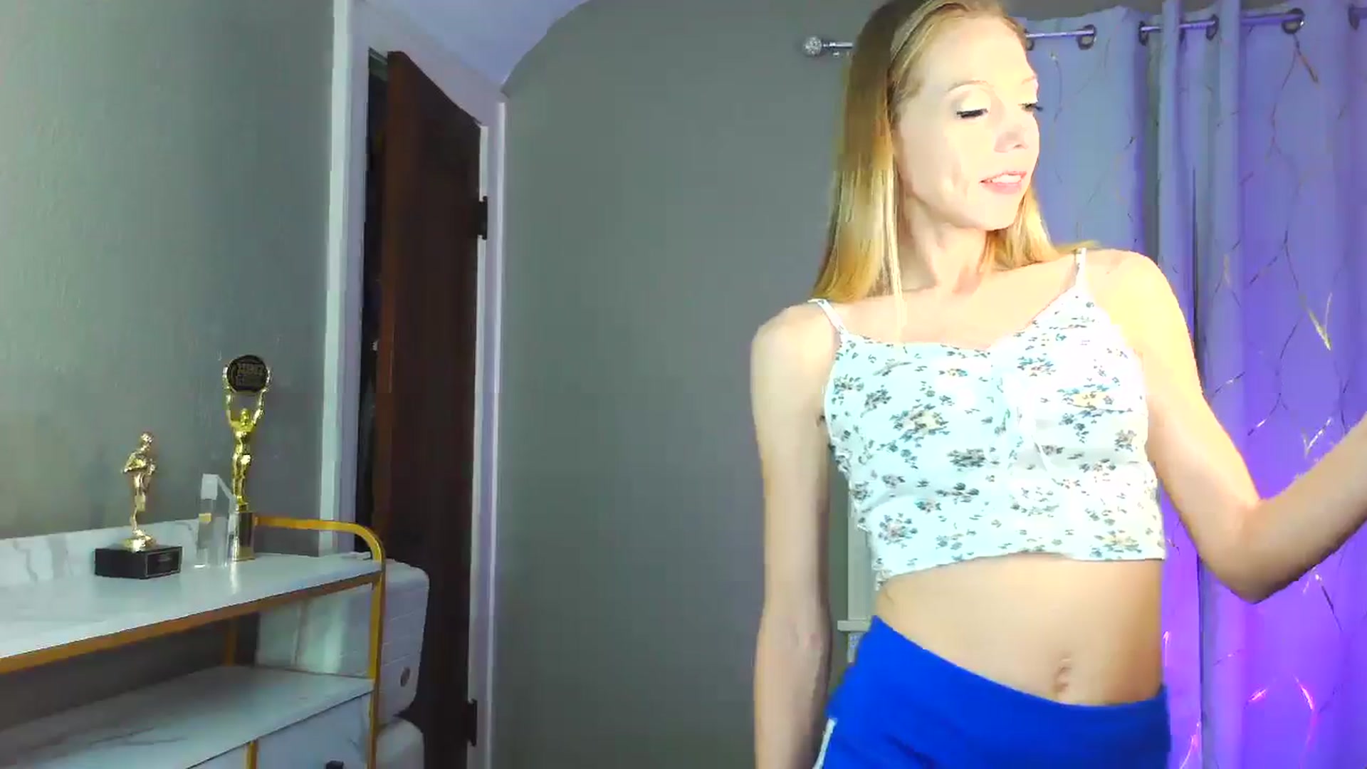 Gallery image thumbnail from ShawnaShow's myfreecams stream on, 12/23/2024, 02:49 image 13 of 20