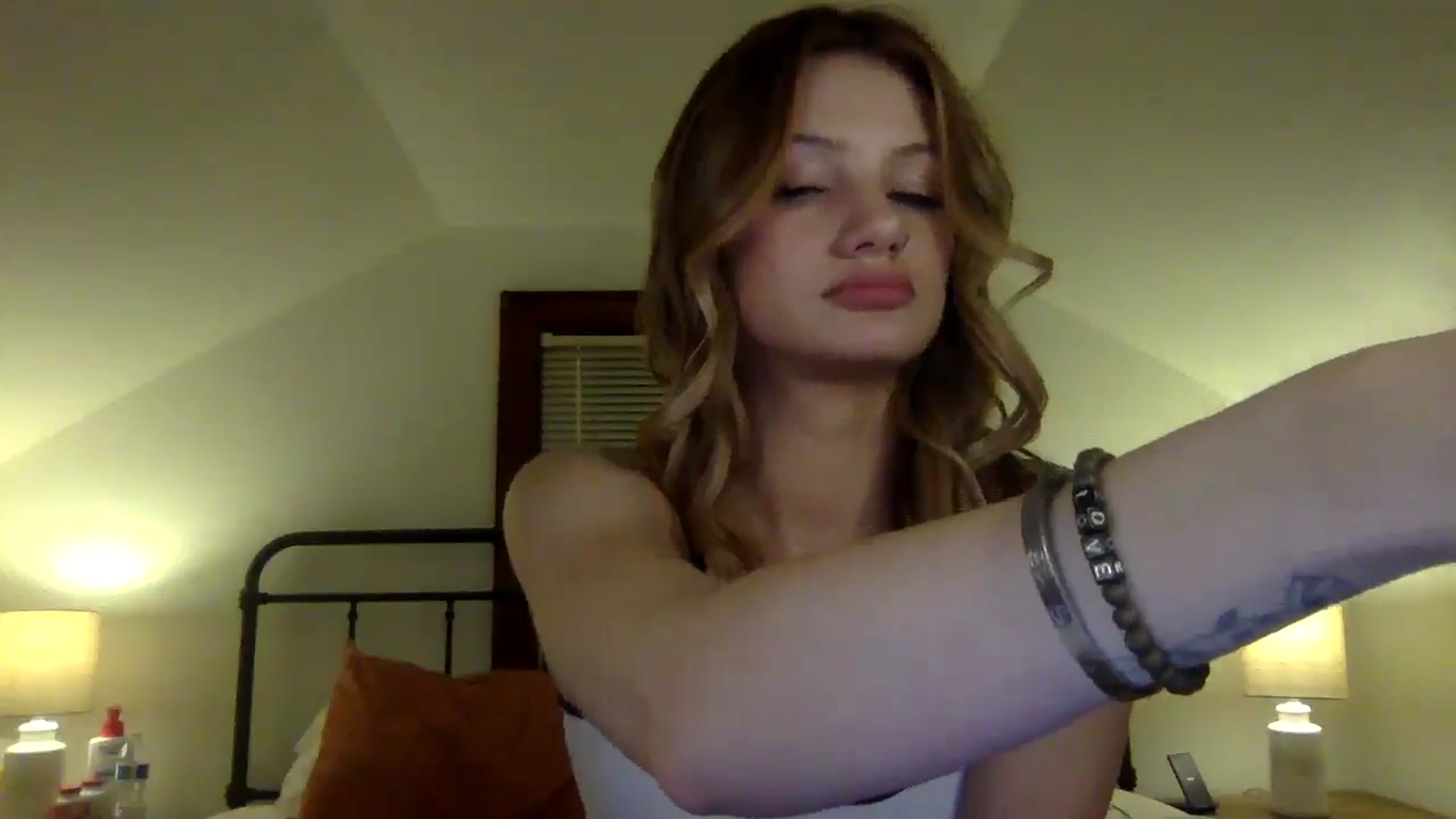 Gallery image thumbnail from ShawnaSweets0's myfreecams stream on, 03/05/2025, 04:40 image 13 of 20