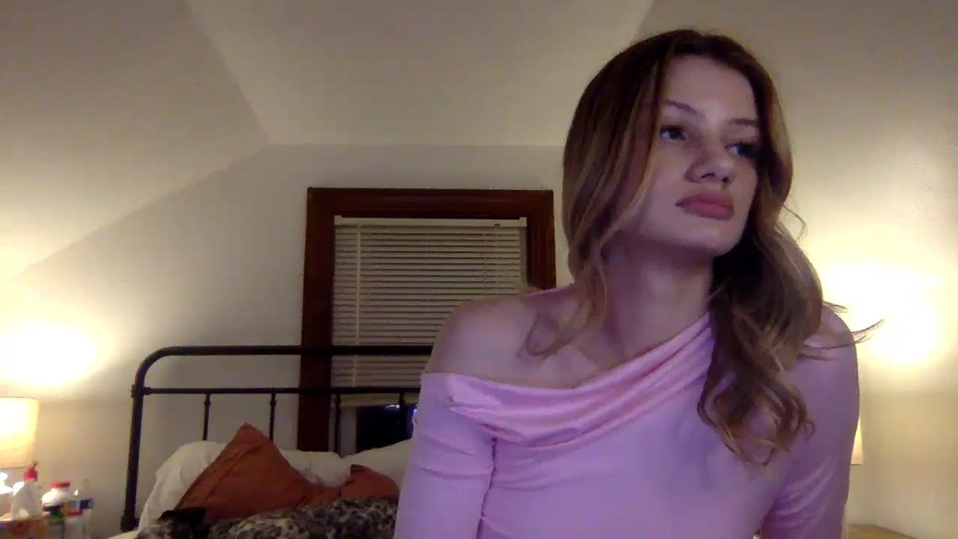 Gallery image thumbnail from ShawnaSweets0's myfreecams stream on, 03/13/2025, 07:15 image 7 of 20