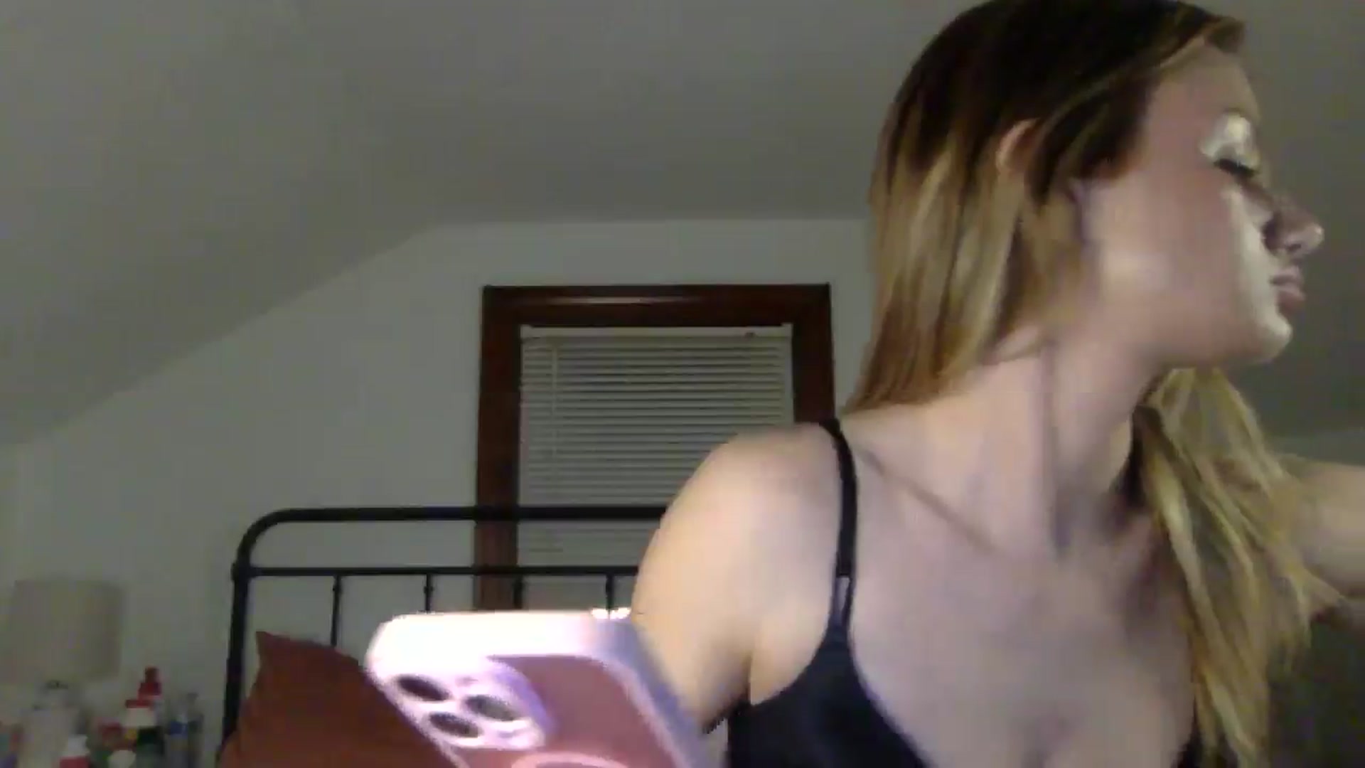 Gallery image thumbnail from ShawnaSweets0's myfreecams stream on, 03/25/2025, 07:14 image 7 of 20
