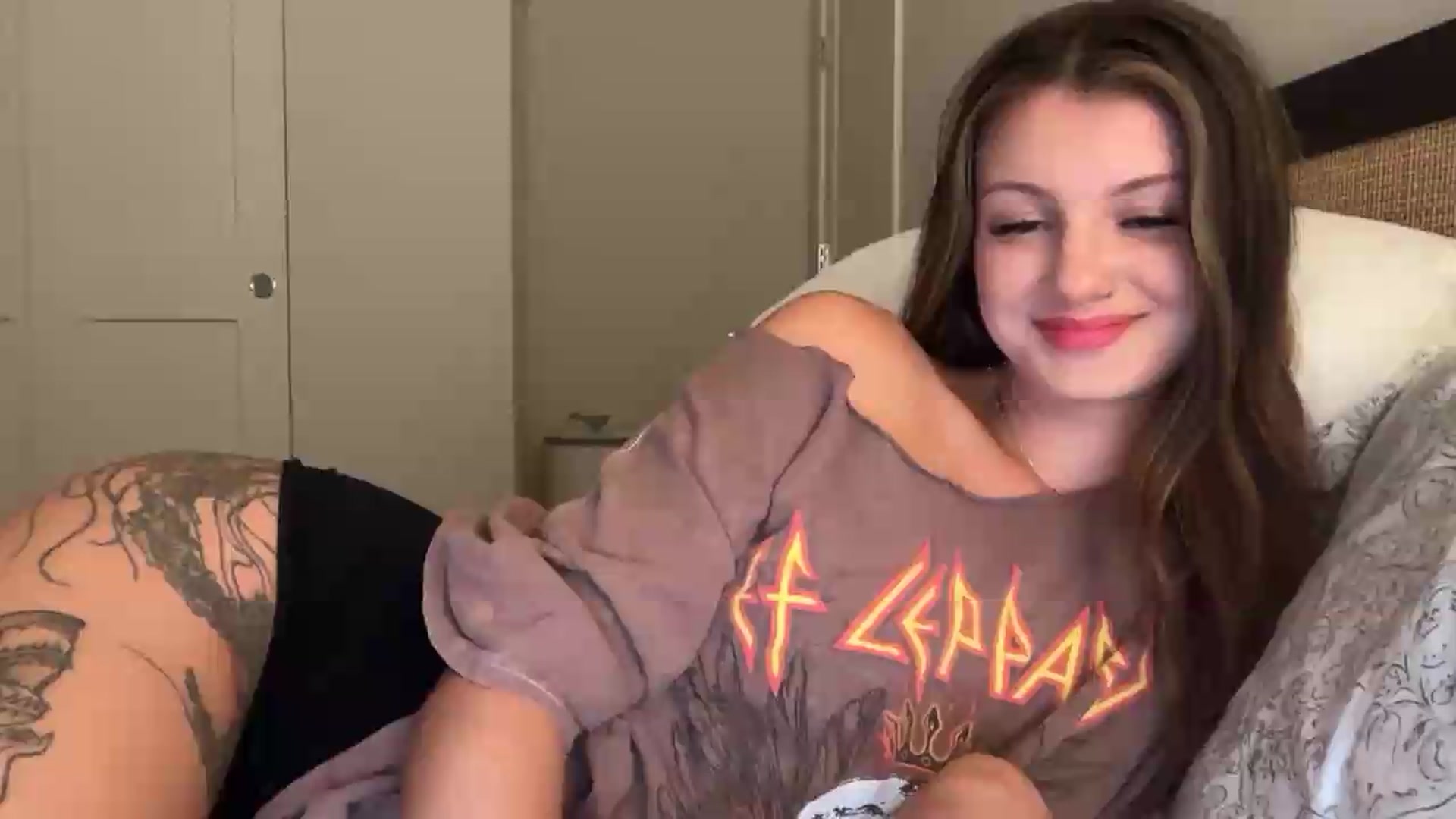 Gallery image thumbnail from ShawnaSweets0's myfreecams stream on, 08/07/2026, 05:55 image 4 of 20