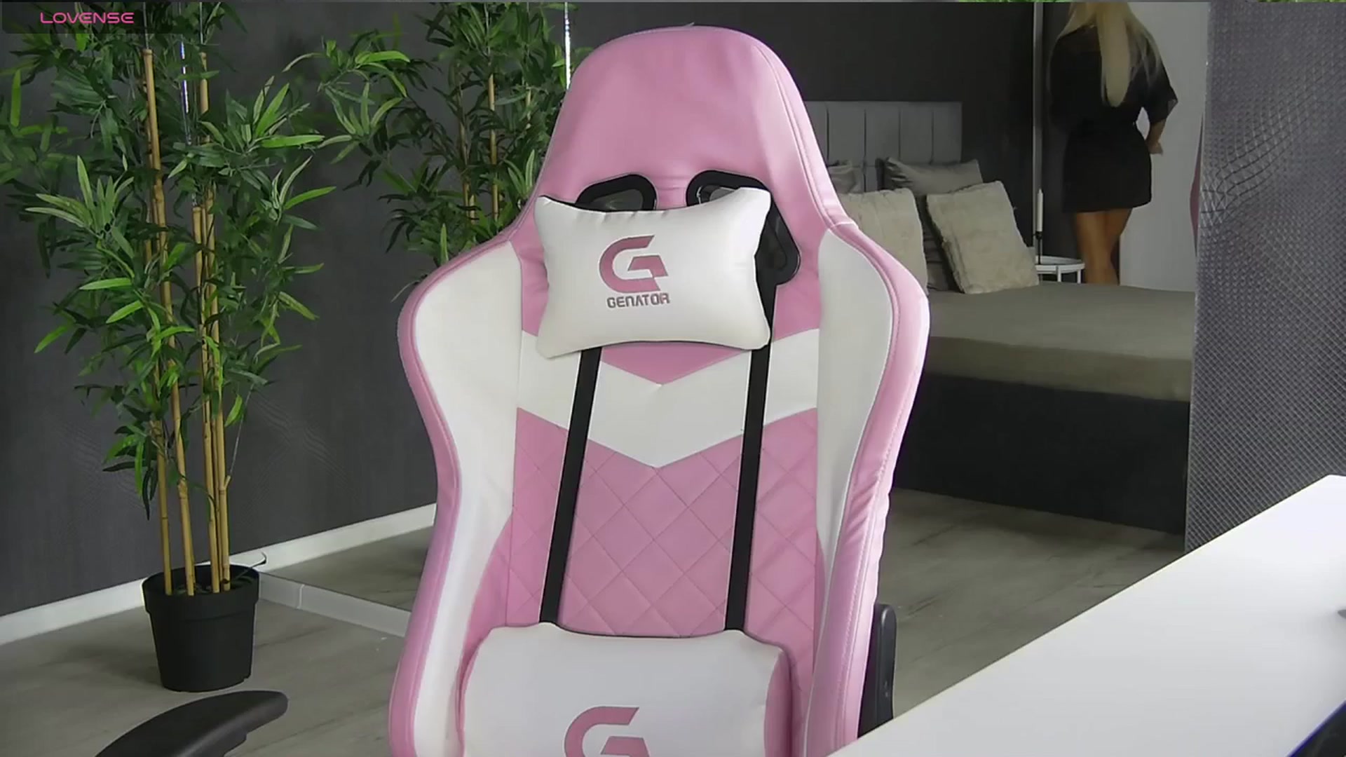 Gallery image thumbnail from Shayblonde's myfreecams stream on, 06/29/2024, 18:10 image 19 of 20