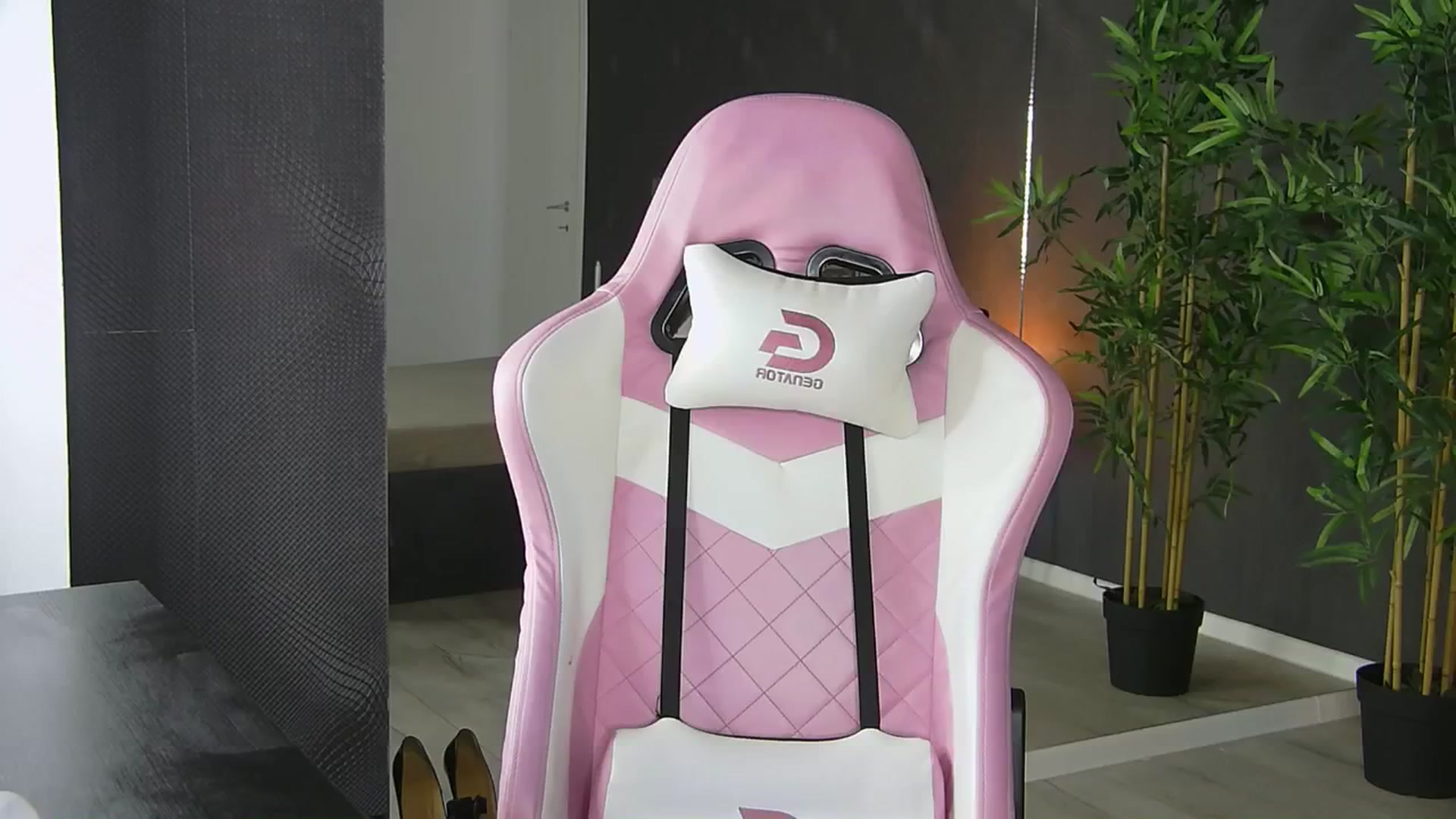 Gallery image thumbnail from Shayblonde's myfreecams stream on, 07/25/2024, 22:23 image 7 of 20