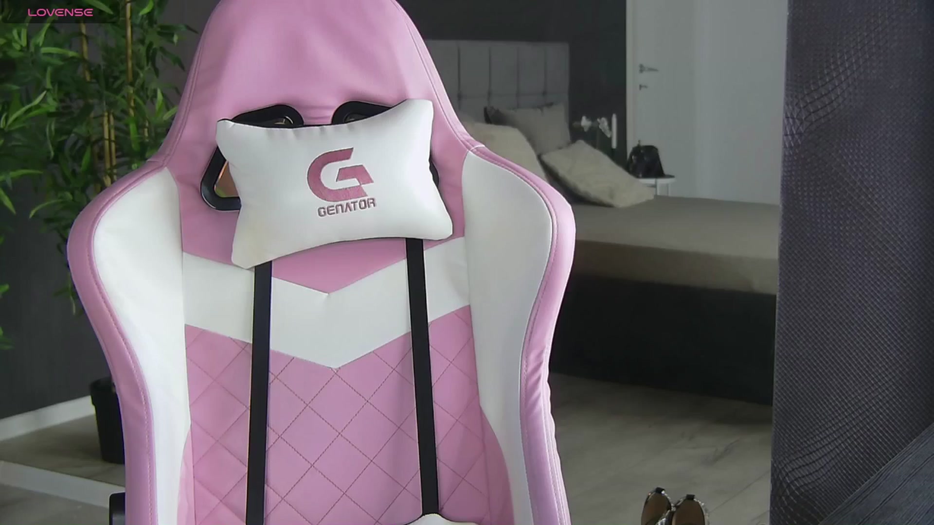 Gallery image thumbnail from Shayblonde's myfreecams stream on, 08/04/2024, 22:17 image 6 of 20