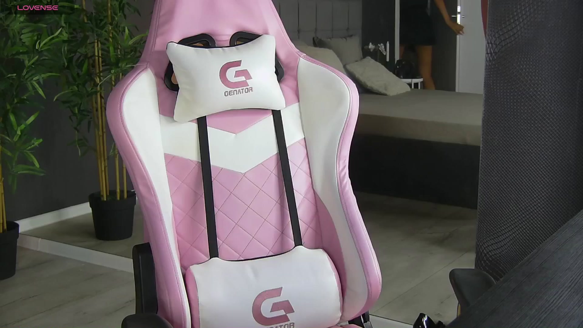 Gallery image thumbnail from Shayblonde's myfreecams stream on, 08/04/2024, 22:17 image 11 of 20