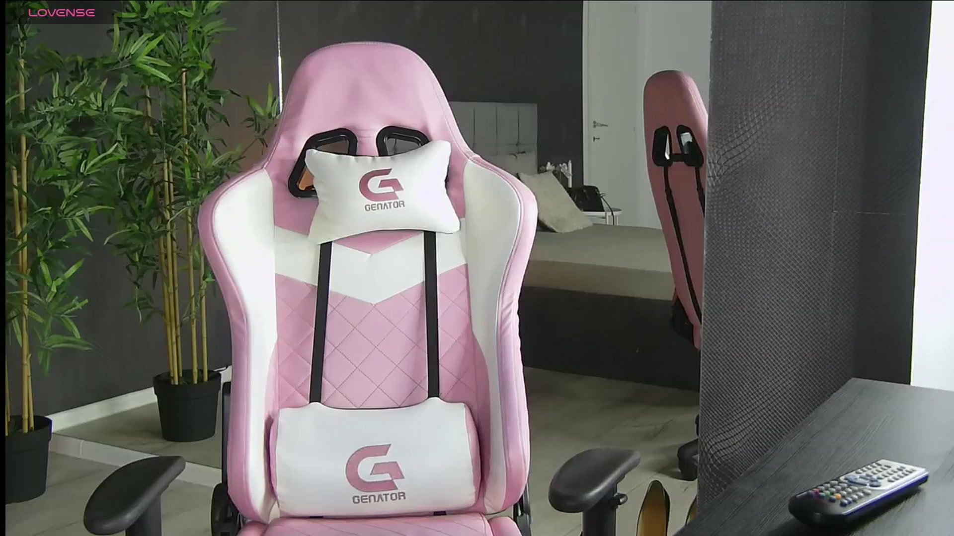 Gallery image thumbnail from Shayblonde's myfreecams stream on, 08/05/2024, 21:30 image 12 of 20