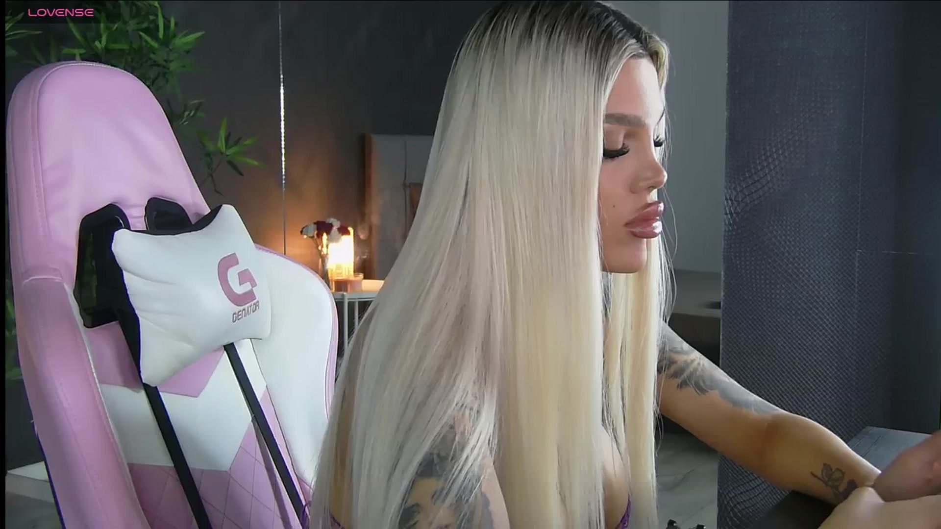Gallery image thumbnail from Shayblonde's myfreecams stream on, 08/12/2024, 01:50 image 3 of 20