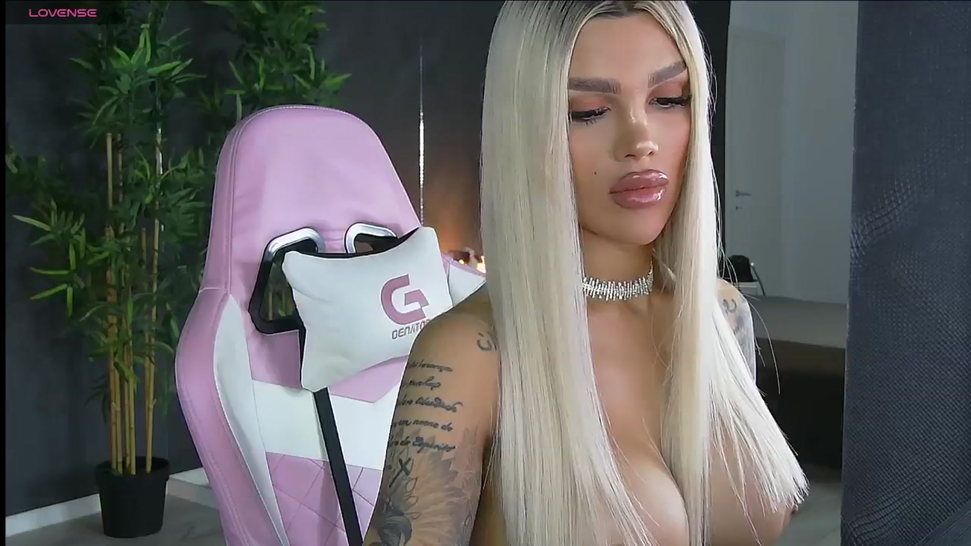 Gallery image thumbnail from Shayblonde's myfreecams stream on, 08/14/2024, 22:08 image 12 of 20
