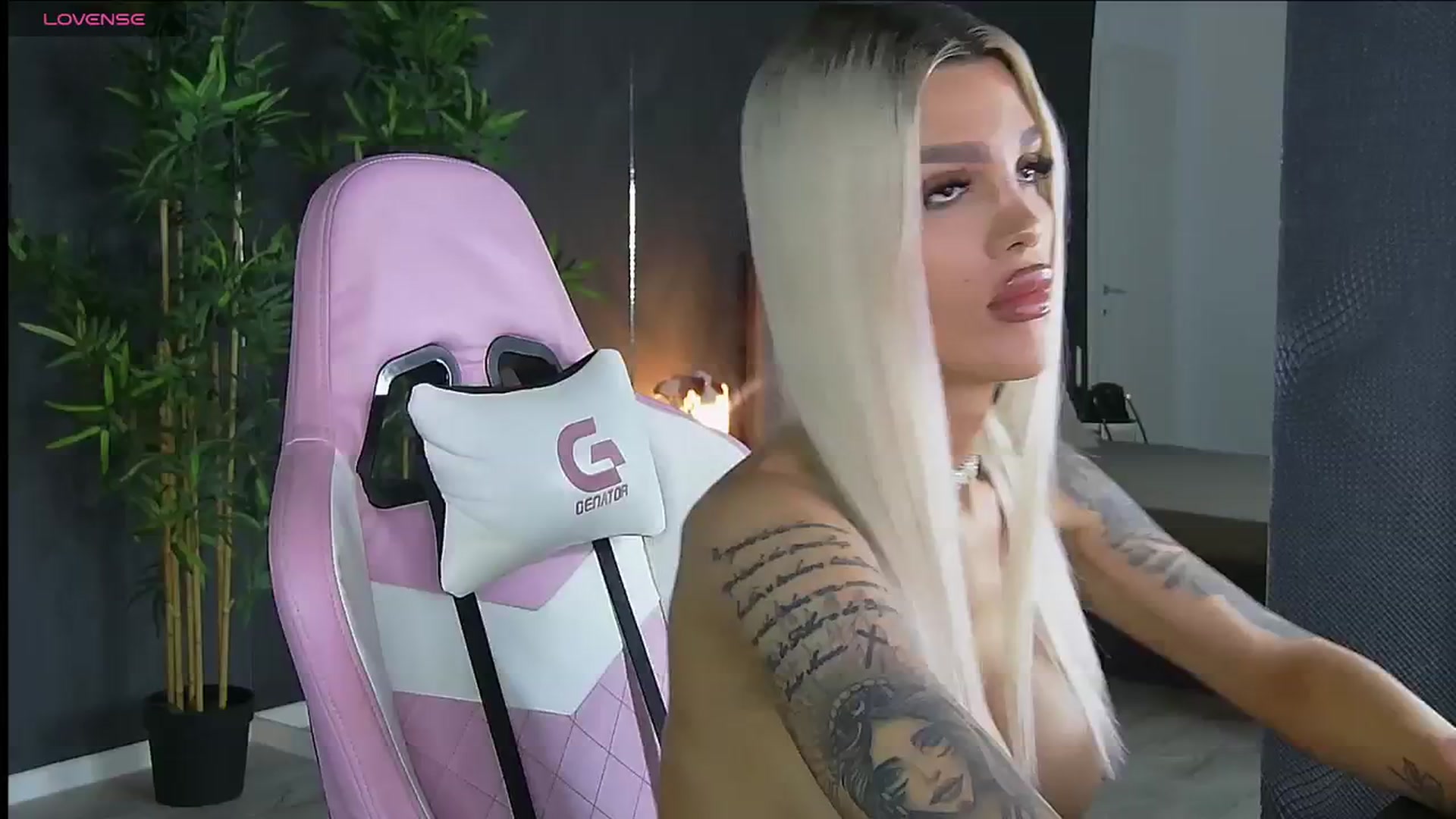Gallery image thumbnail from Shayblonde's myfreecams stream on, 08/14/2024, 22:08 image 14 of 20