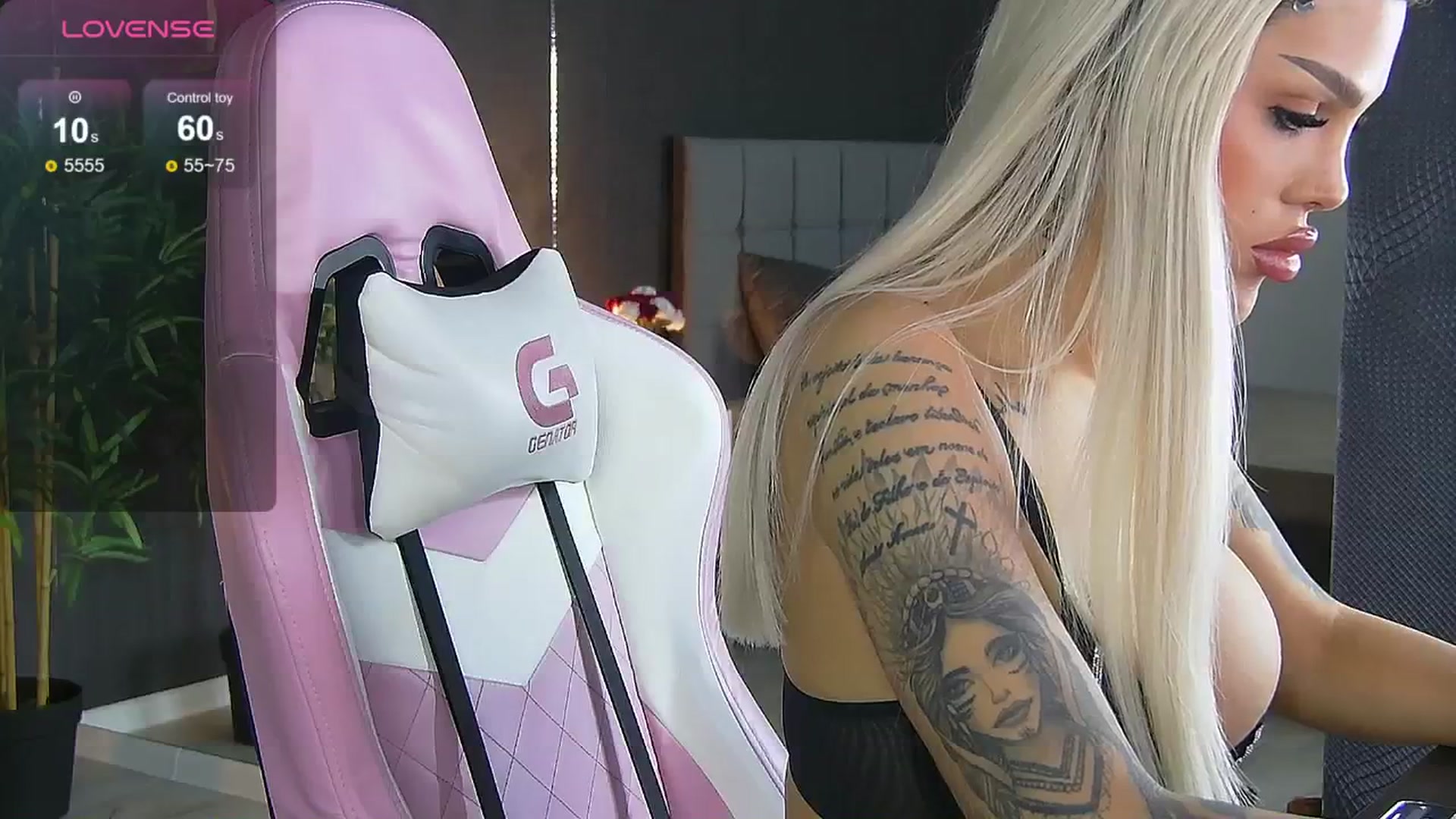 Gallery image thumbnail from Shayblonde's myfreecams stream on, 08/30/2024, 20:15 image 12 of 20
