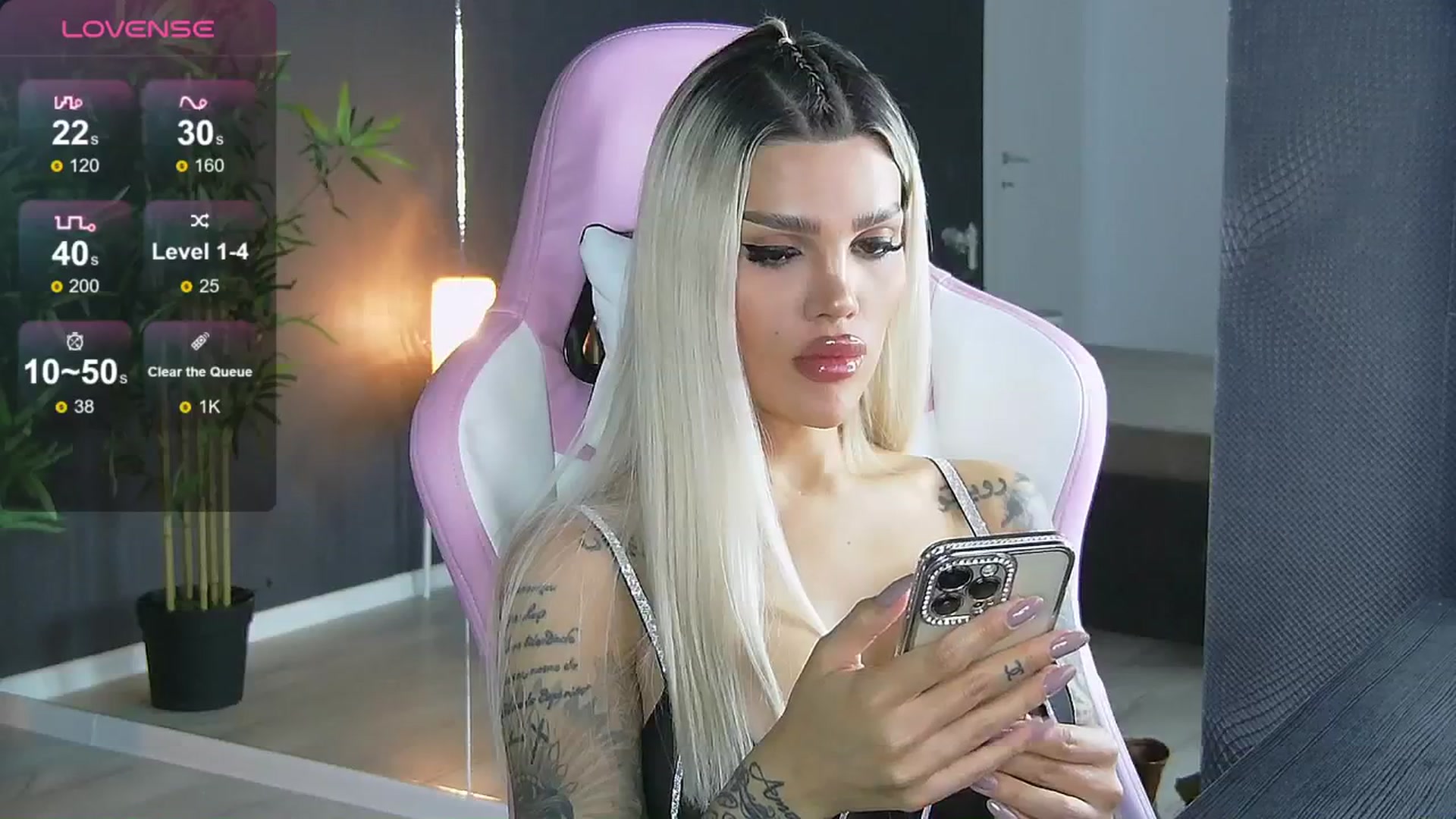 Gallery image thumbnail from Shayblonde's myfreecams stream on, 09/04/2024, 21:21 image 17 of 20