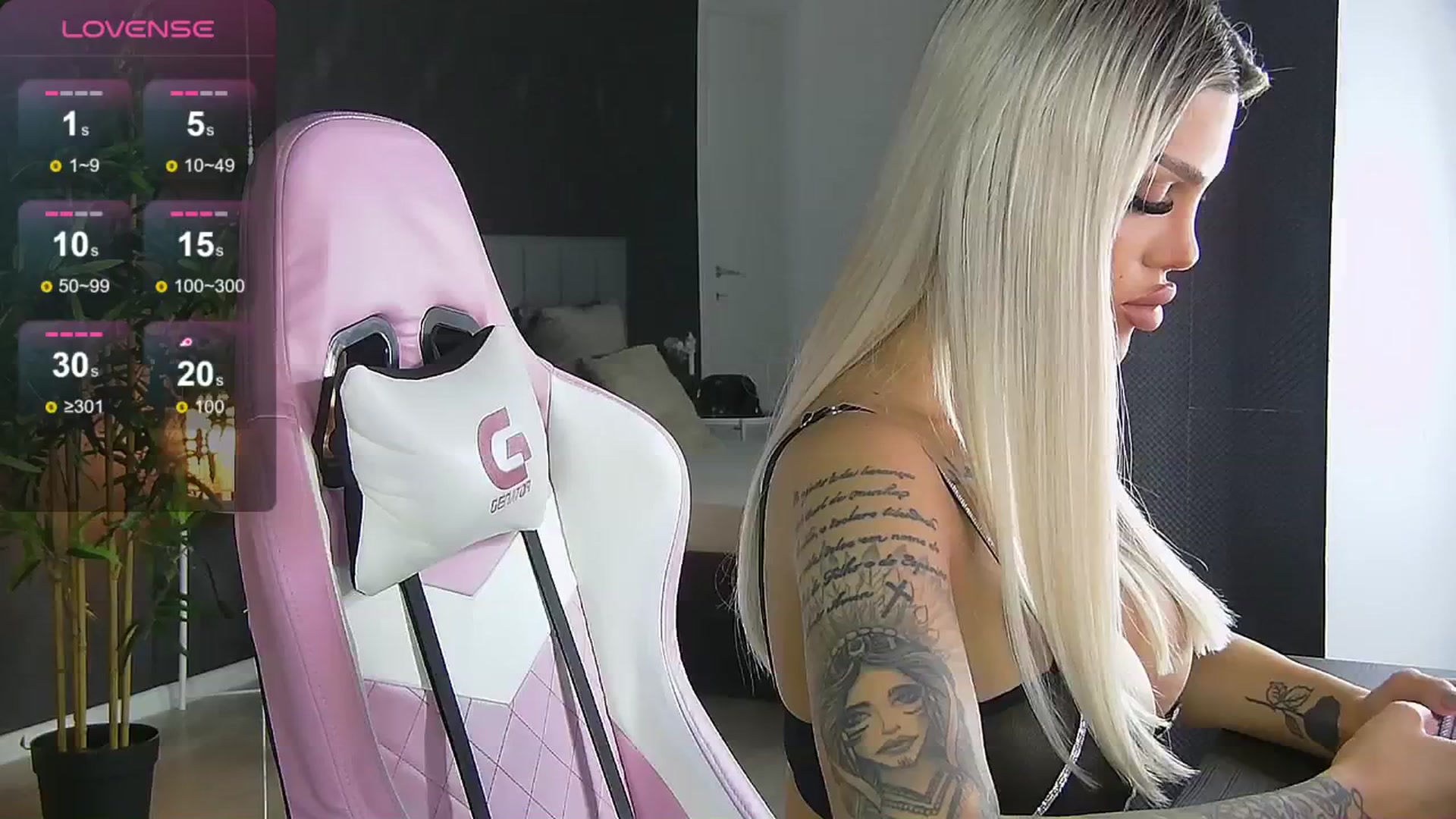 Gallery image thumbnail from Shayblonde's myfreecams stream on, 09/10/2024, 20:28 image 13 of 20