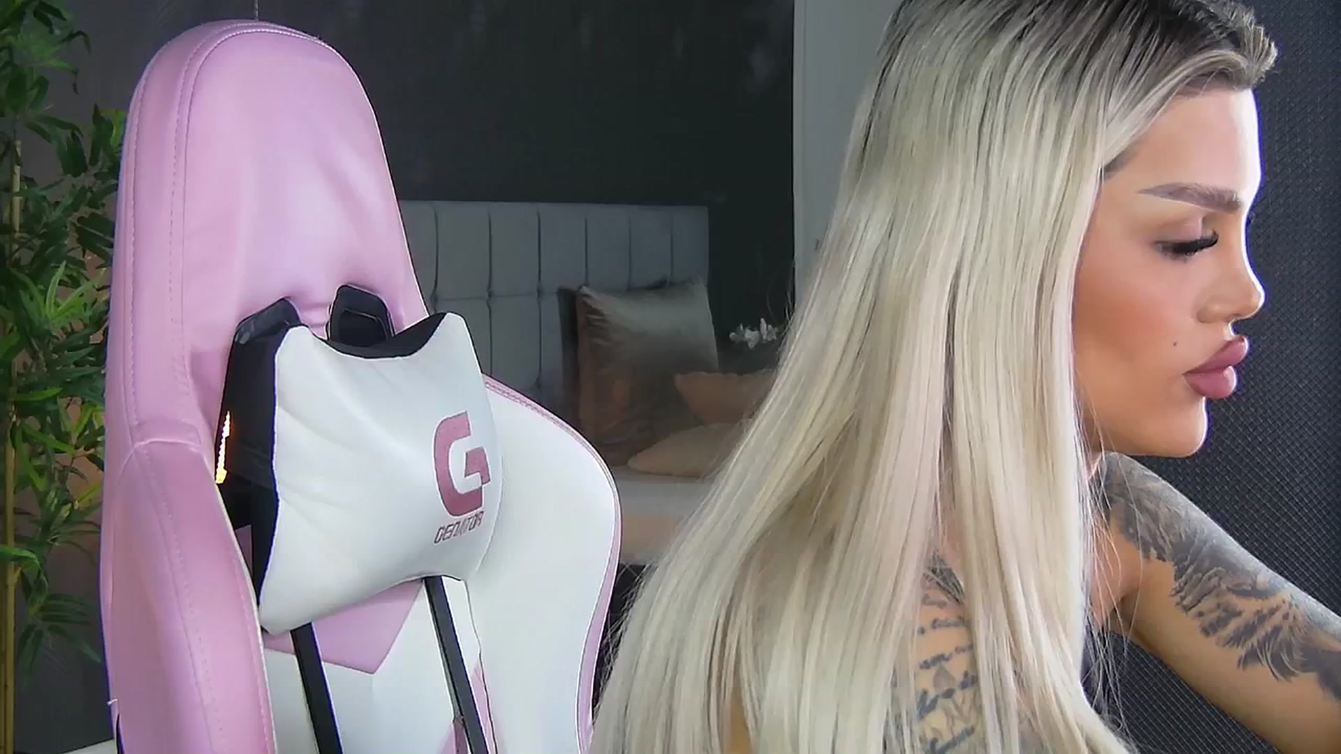 Gallery image thumbnail from Shayblonde's myfreecams stream on, 09/20/2024, 22:52 image 20 of 20