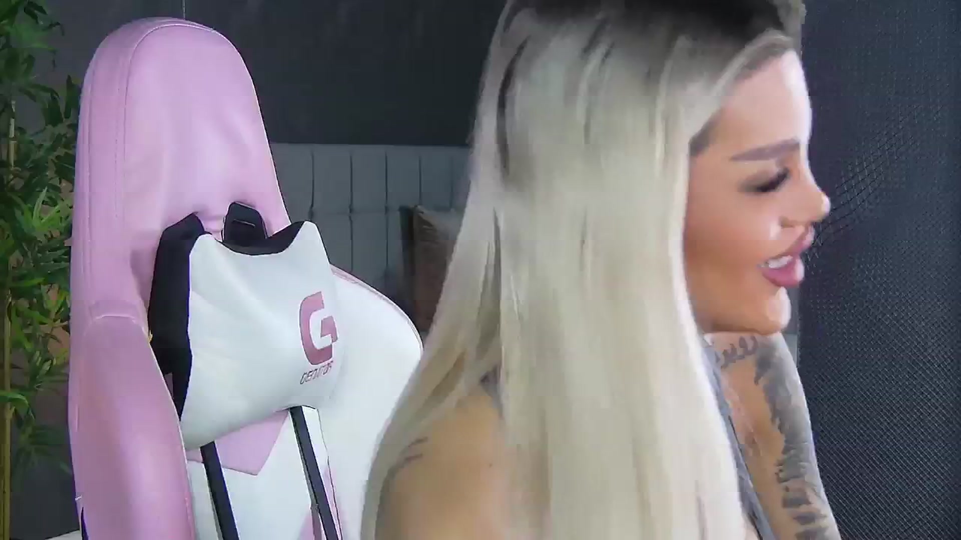Gallery image thumbnail from Shayblonde's myfreecams stream on, 09/20/2024, 22:52 image 19 of 20