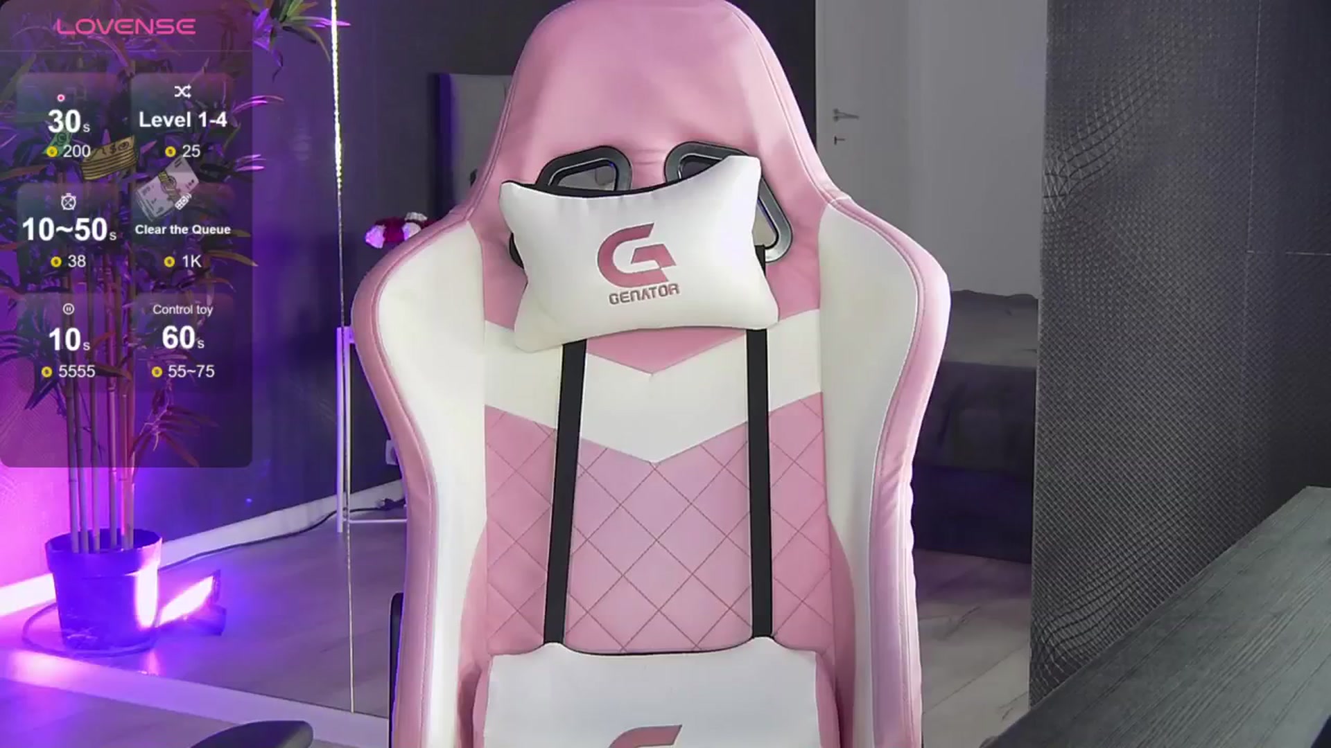 Gallery image thumbnail from Shayblonde's myfreecams stream on, 10/19/2024, 23:46 image 6 of 20