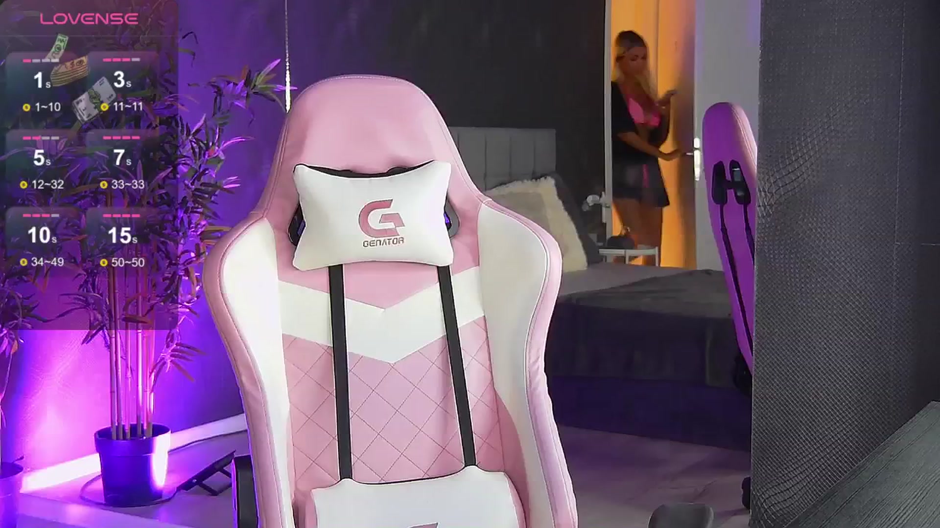 Gallery image thumbnail from Shayblonde's myfreecams stream on, 10/21/2024, 21:33 image 15 of 20