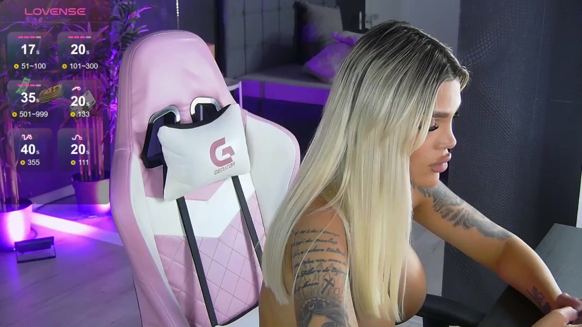 Gallery image thumbnail from Shayblonde's myfreecams stream on, 11/18/2024, 14:02 image 4 of 20