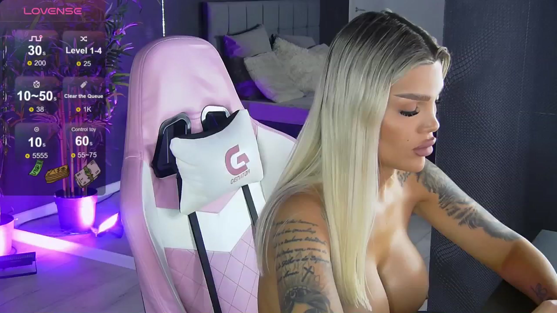 Gallery image thumbnail from Shayblonde's myfreecams stream on, 11/19/2024, 09:41 image 16 of 20