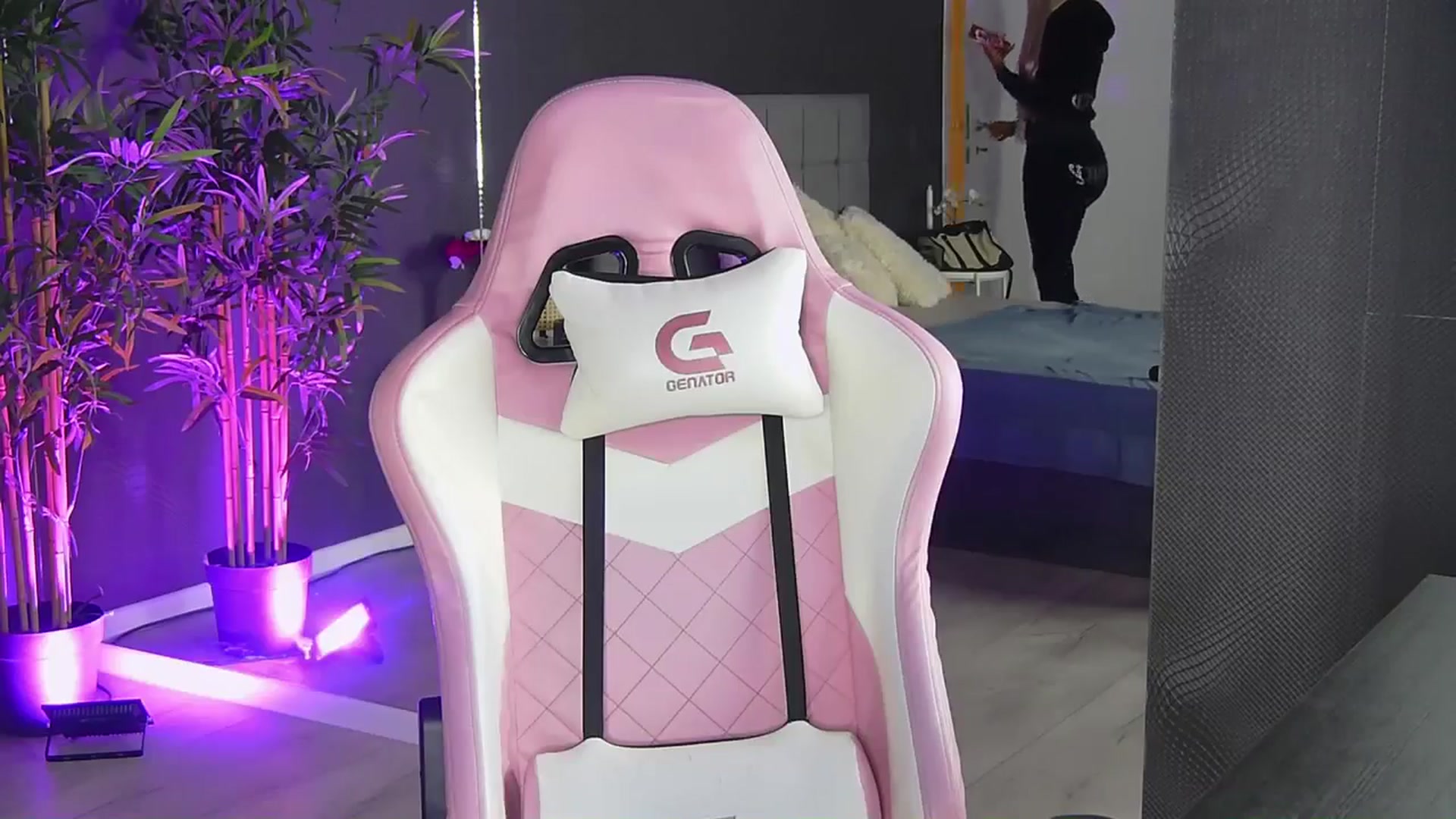 Gallery image thumbnail from Shayblonde's myfreecams stream on, 11/22/2024, 13:30 image 17 of 20
