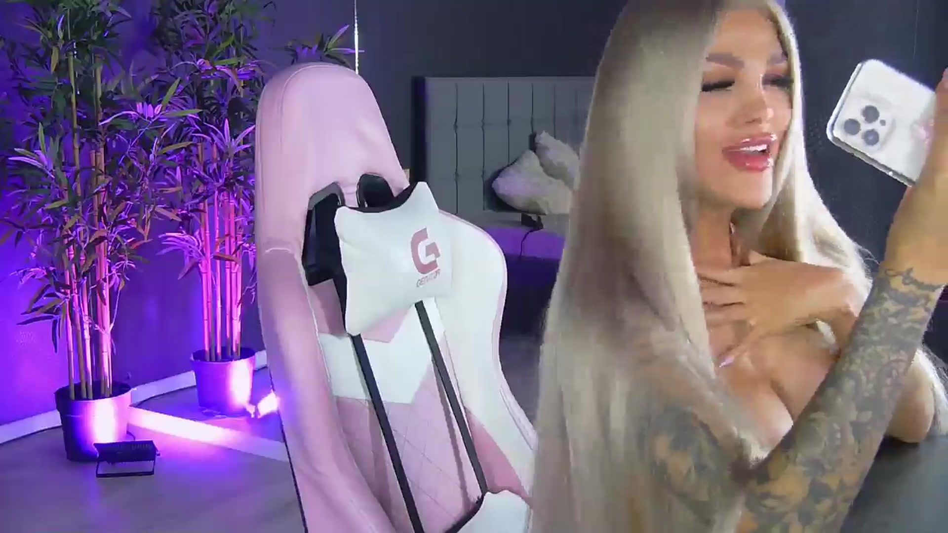 Gallery image thumbnail from Shayblonde's myfreecams stream on, 11/22/2024, 14:39 image 3 of 20