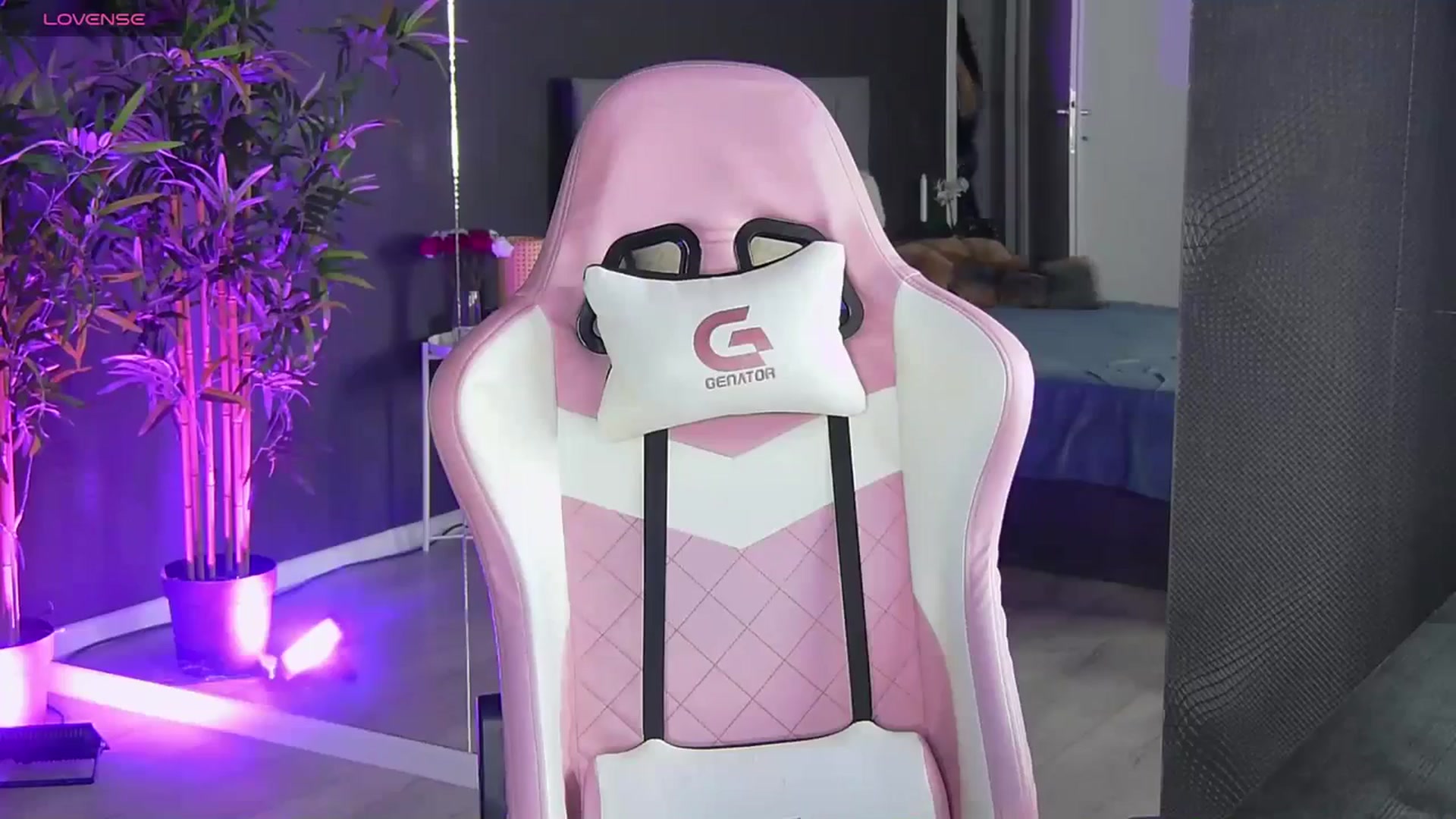 Gallery image thumbnail from Shayblonde's myfreecams stream on, 11/23/2024, 15:08 image 8 of 20