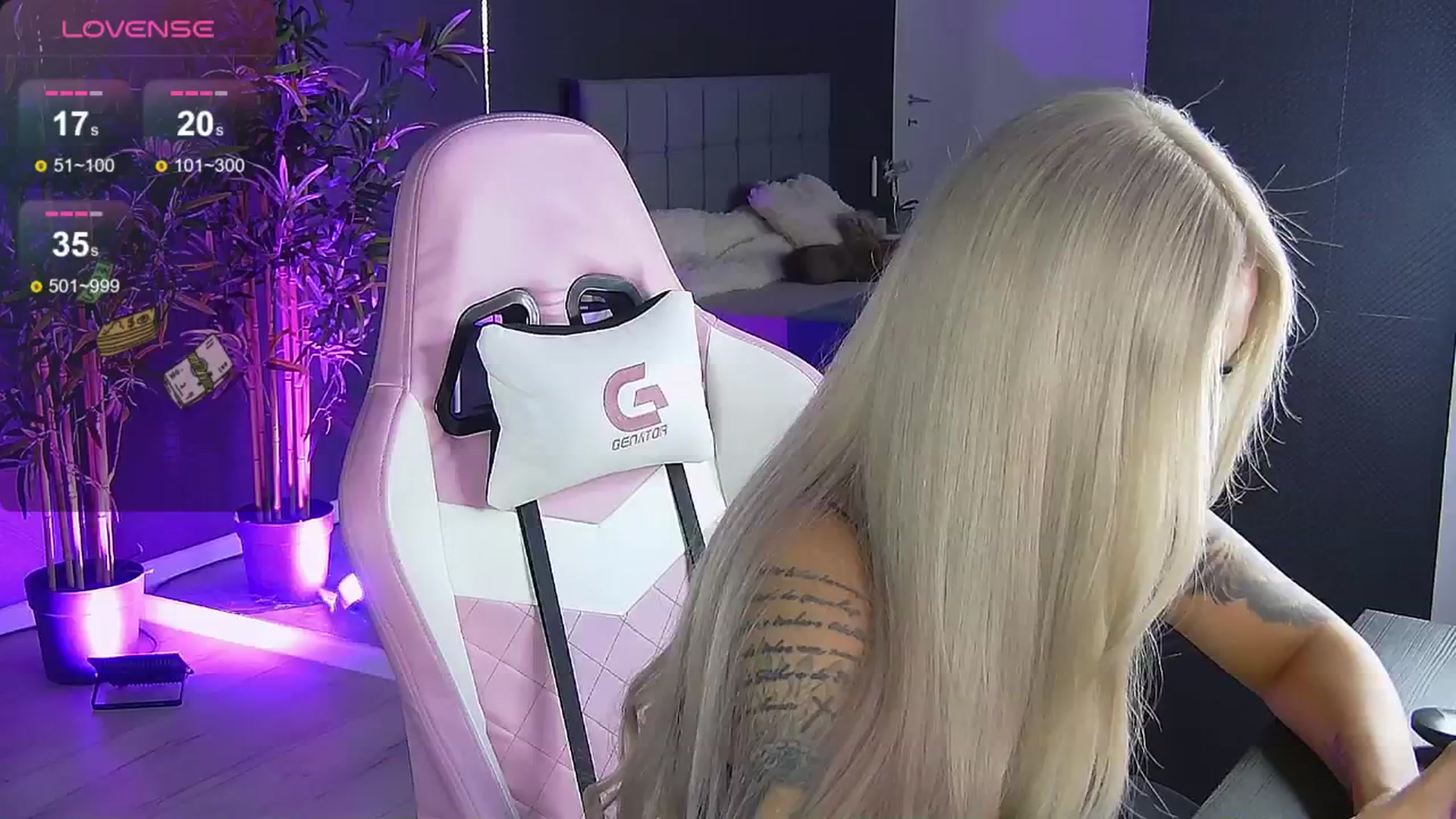 Gallery image thumbnail from Shayblonde's myfreecams stream on, 11/25/2024, 09:20 image 19 of 20