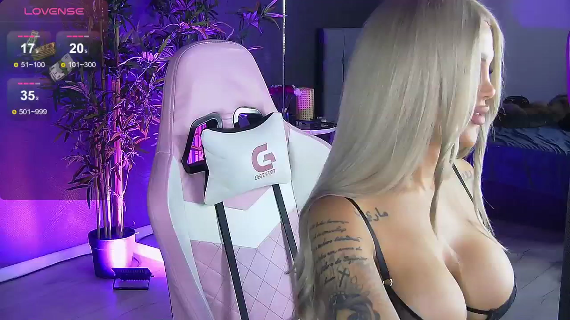 Gallery image thumbnail from Shayblonde's myfreecams stream on, 11/25/2024, 13:08 image 6 of 20