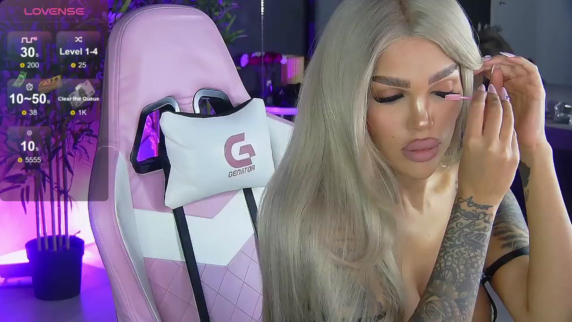 Gallery image thumbnail from Shayblonde's myfreecams stream on, 11/26/2024, 09:43 image 10 of 20