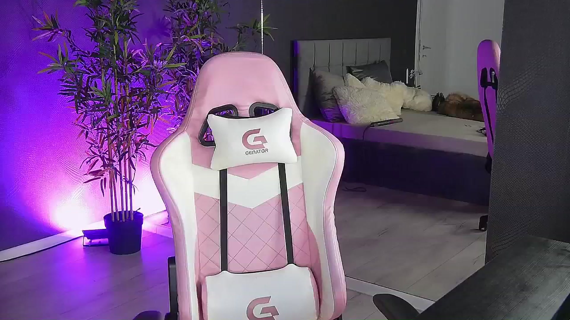 Gallery image thumbnail from Shayblonde's myfreecams stream on, 11/26/2024, 13:00 image 10 of 20