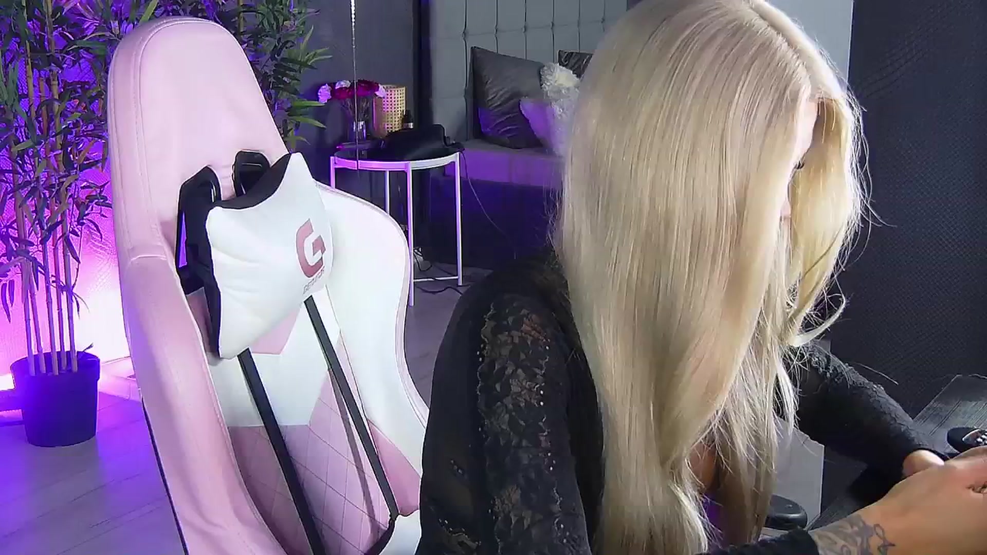 Gallery image thumbnail from Shayblonde's myfreecams stream on, 11/30/2024, 22:01 image 19 of 20