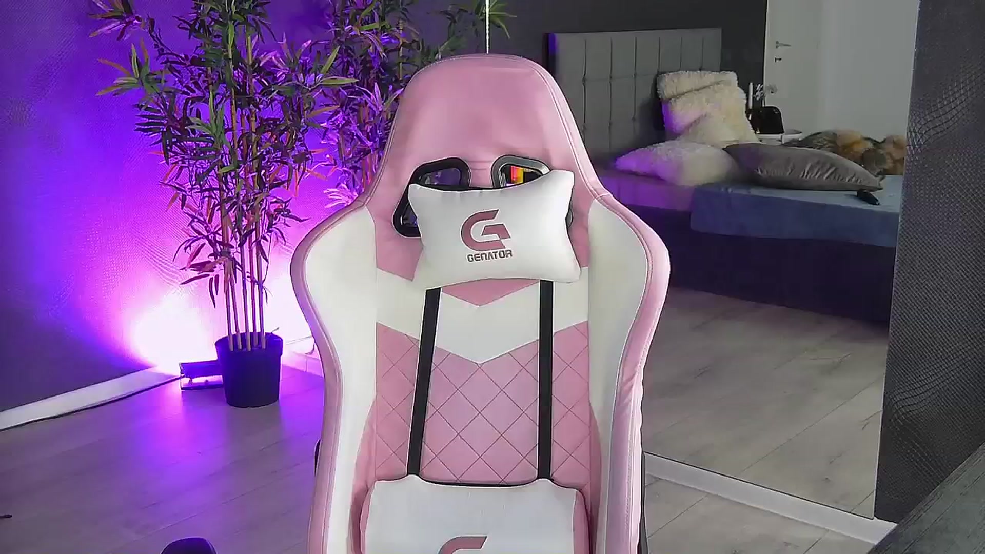 Gallery image thumbnail from Shayblonde's myfreecams stream on, 12/05/2024, 09:47 image 5 of 20