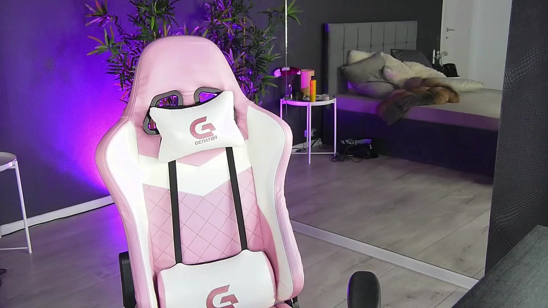 Gallery image thumbnail from Shayblonde's myfreecams stream on, 12/10/2024, 03:30 image 13 of 20
