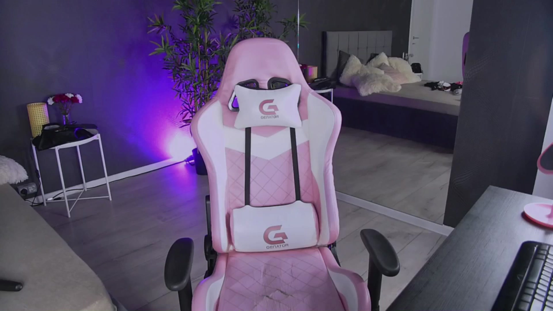 Gallery image thumbnail from Shayblonde's myfreecams stream on, 12/14/2024, 02:01 image 2 of 20