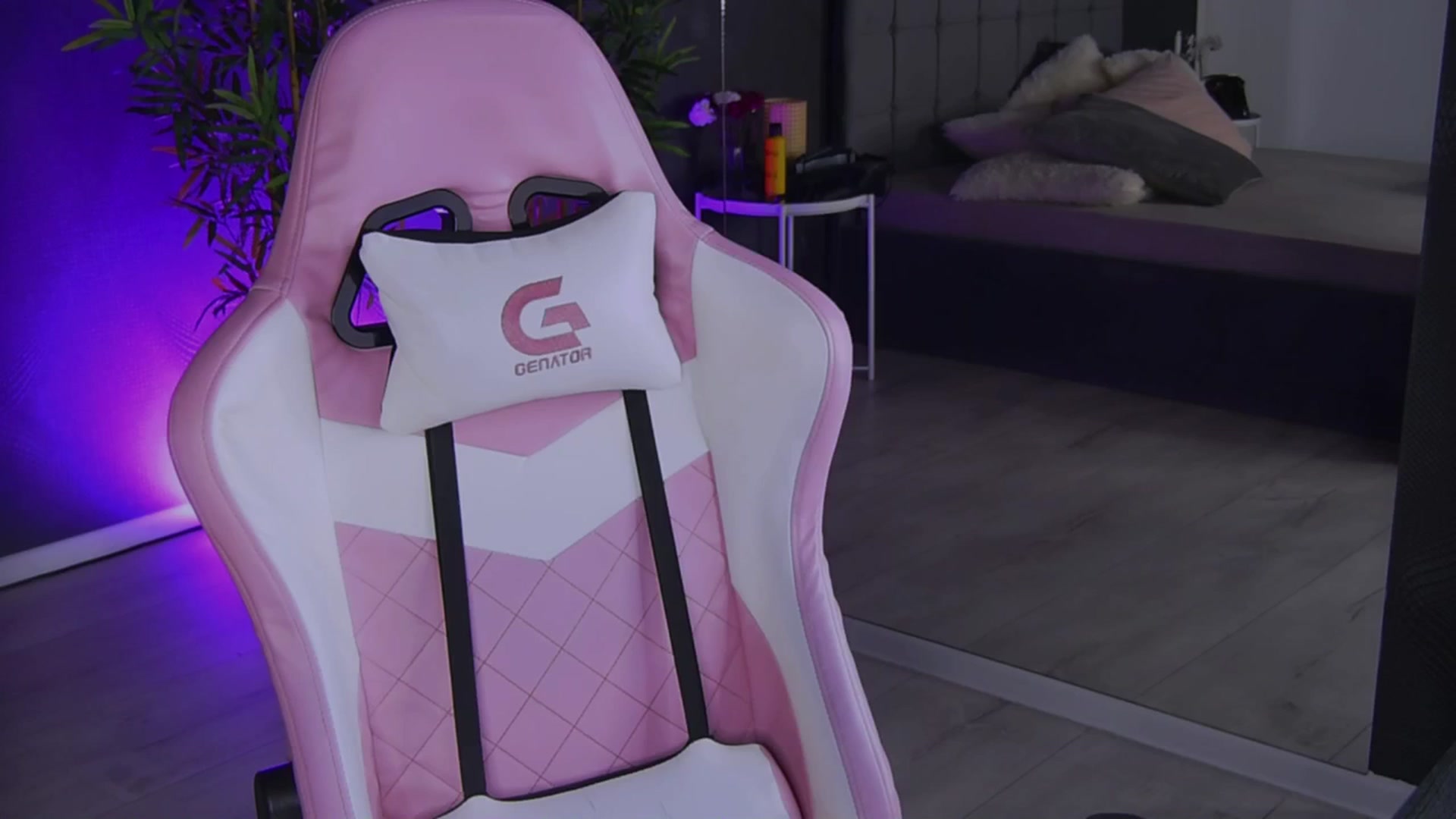 Gallery image thumbnail from Shayblonde's myfreecams stream on, 12/14/2024, 23:49 image 15 of 20
