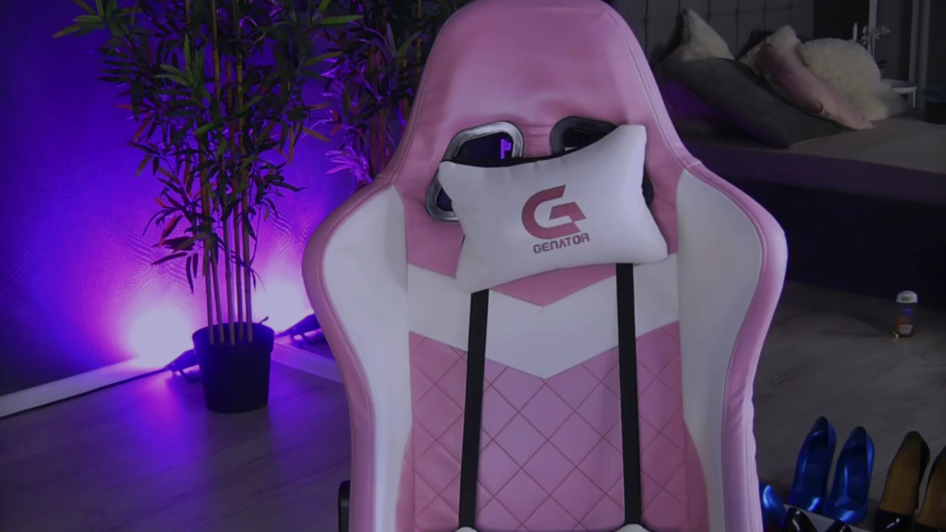 Gallery image thumbnail from Shayblonde's myfreecams stream on, 12/16/2024, 24:38 image 7 of 20