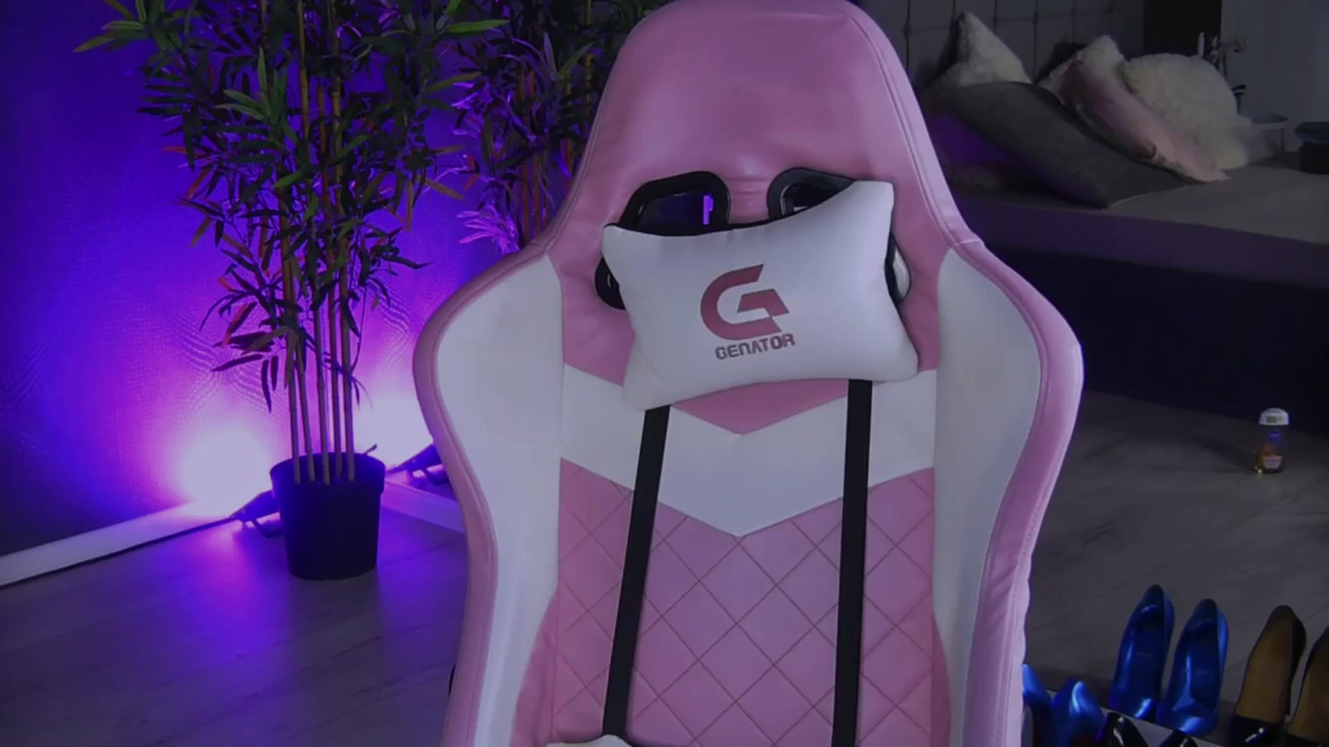 Gallery image thumbnail from Shayblonde's myfreecams stream on, 12/16/2024, 24:38 image 2 of 20