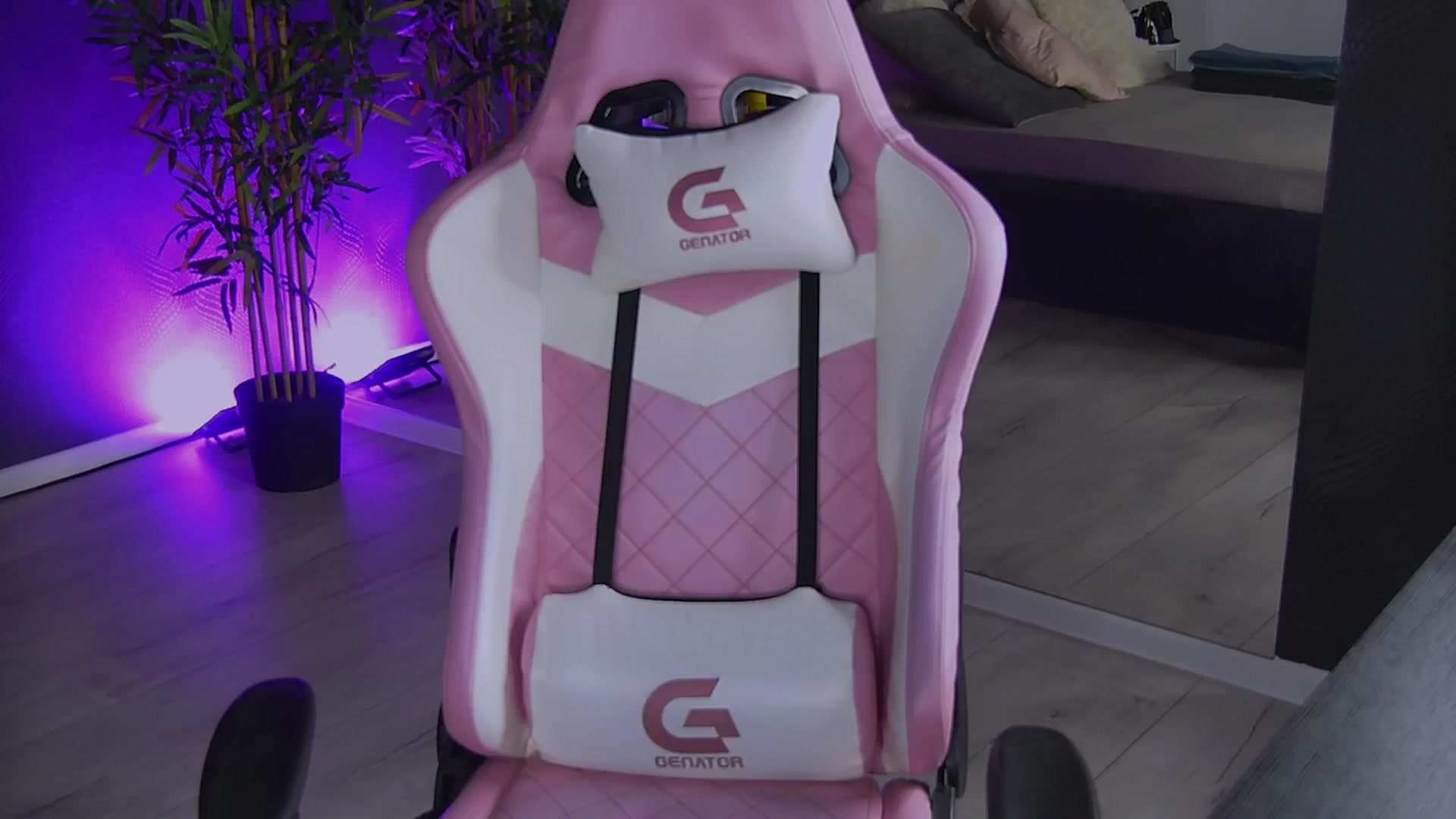 Gallery image thumbnail from Shayblonde's myfreecams stream on, 12/17/2024, 22:30 image 5 of 20