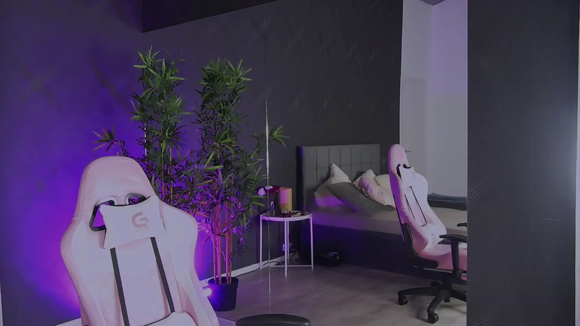 Gallery image thumbnail from Shayblonde's myfreecams stream on, 12/18/2024, 03:40 image 8 of 20