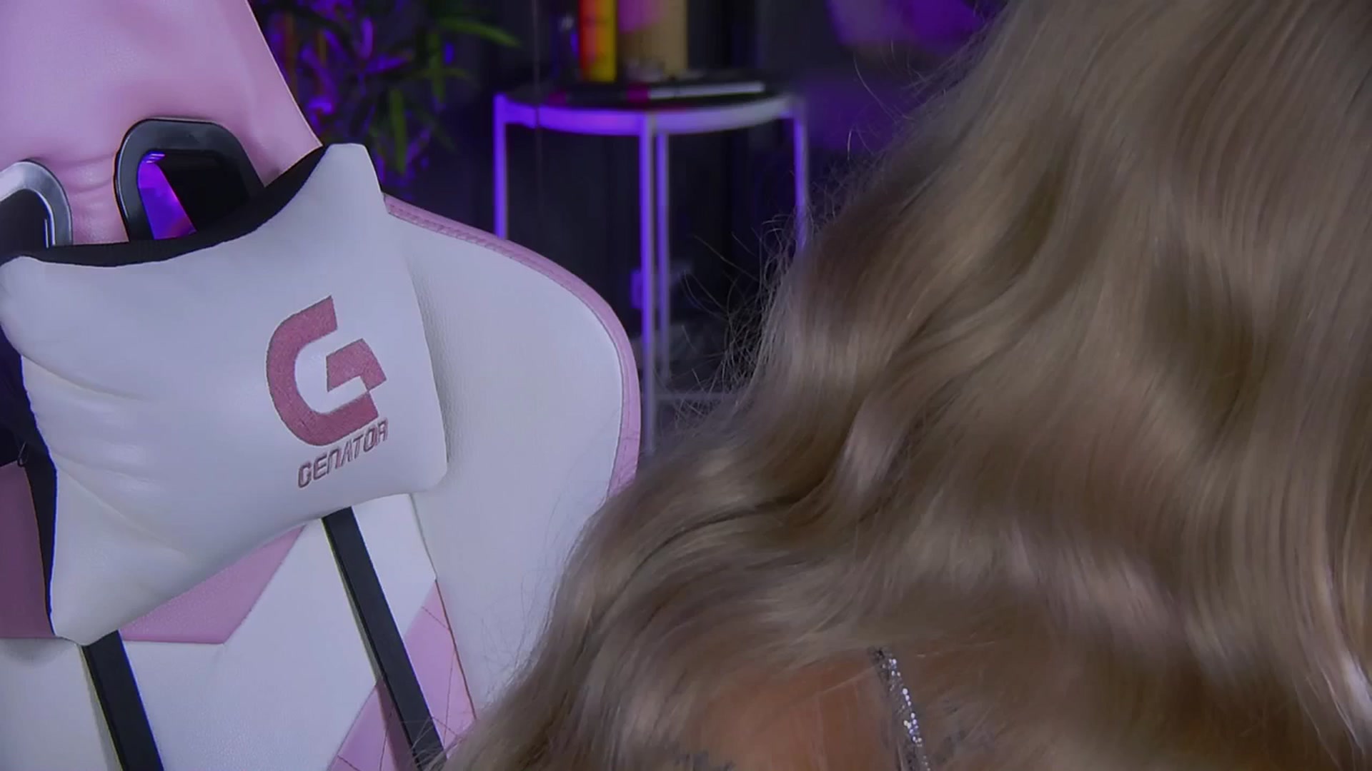 Gallery image thumbnail from Shayblonde's myfreecams stream on, 12/18/2024, 21:21 image 15 of 20