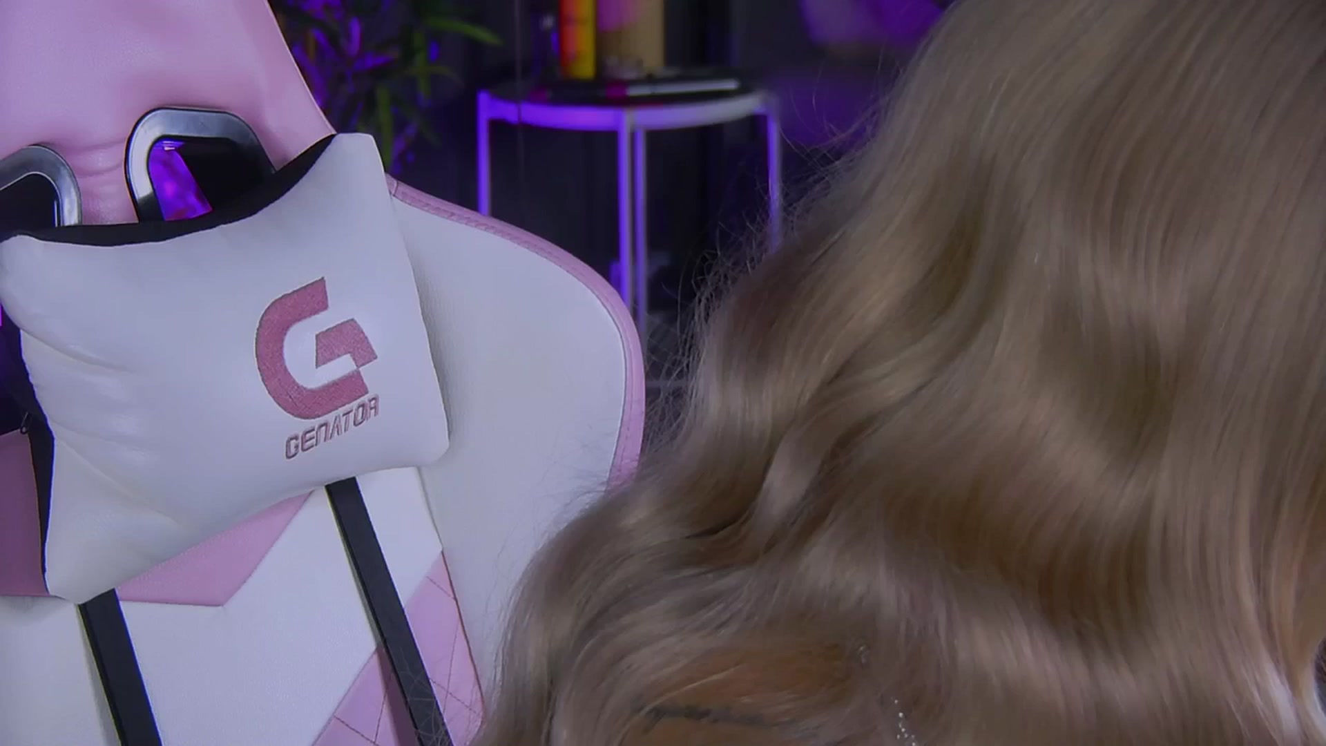 Gallery image thumbnail from Shayblonde's myfreecams stream on, 12/18/2024, 21:21 image 13 of 20
