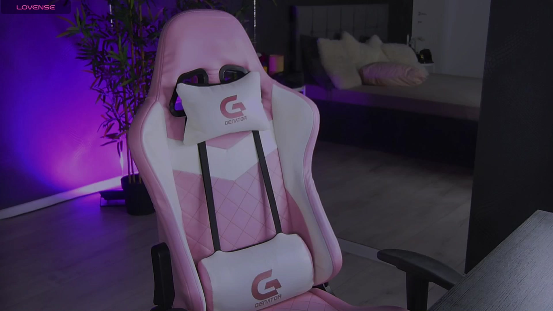 Gallery image thumbnail from Shayblonde's myfreecams stream on, 12/23/2024, 03:13 image 7 of 20