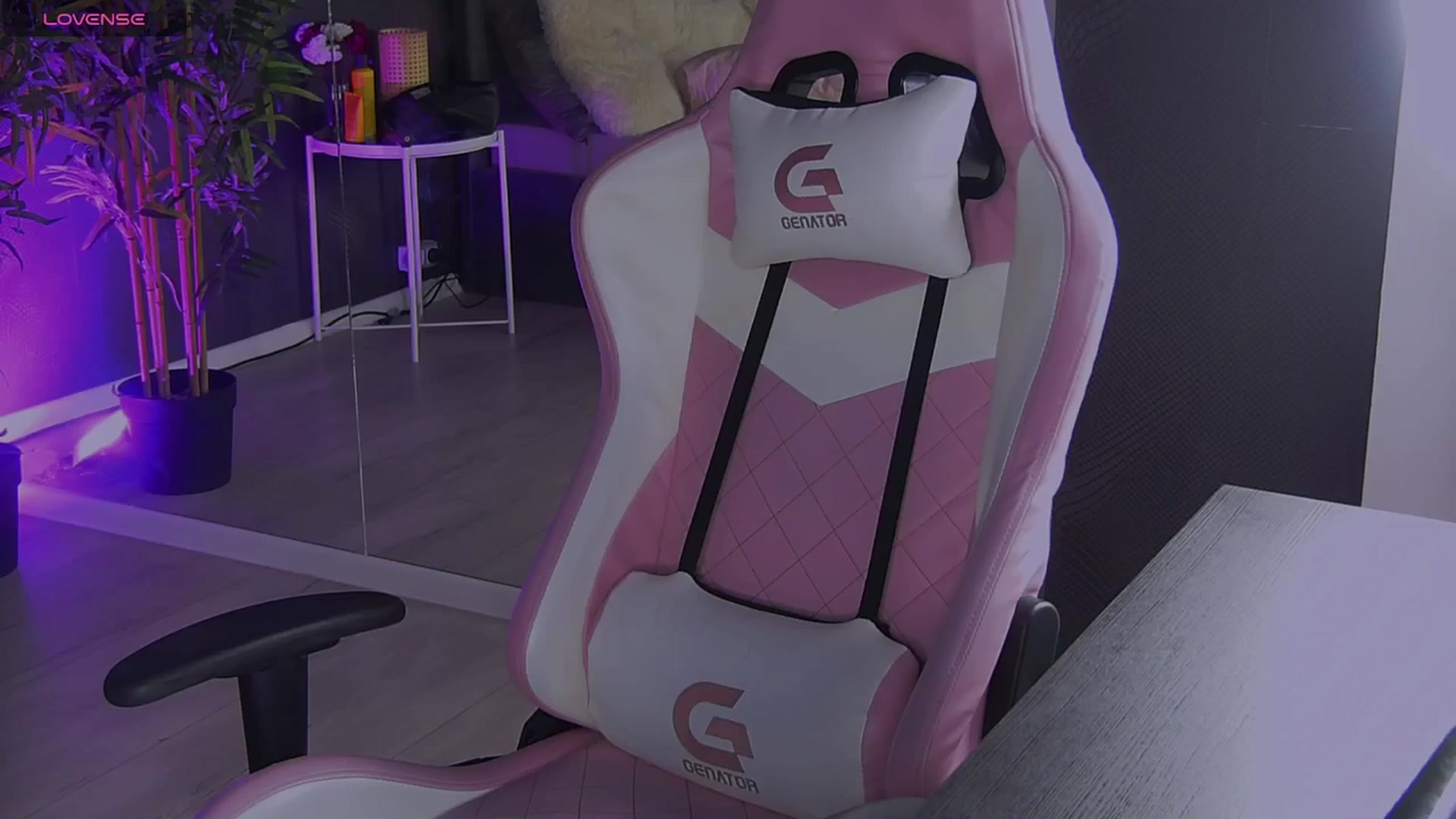 Gallery image thumbnail from Shayblonde's myfreecams stream on, 12/23/2024, 03:13 image 11 of 20