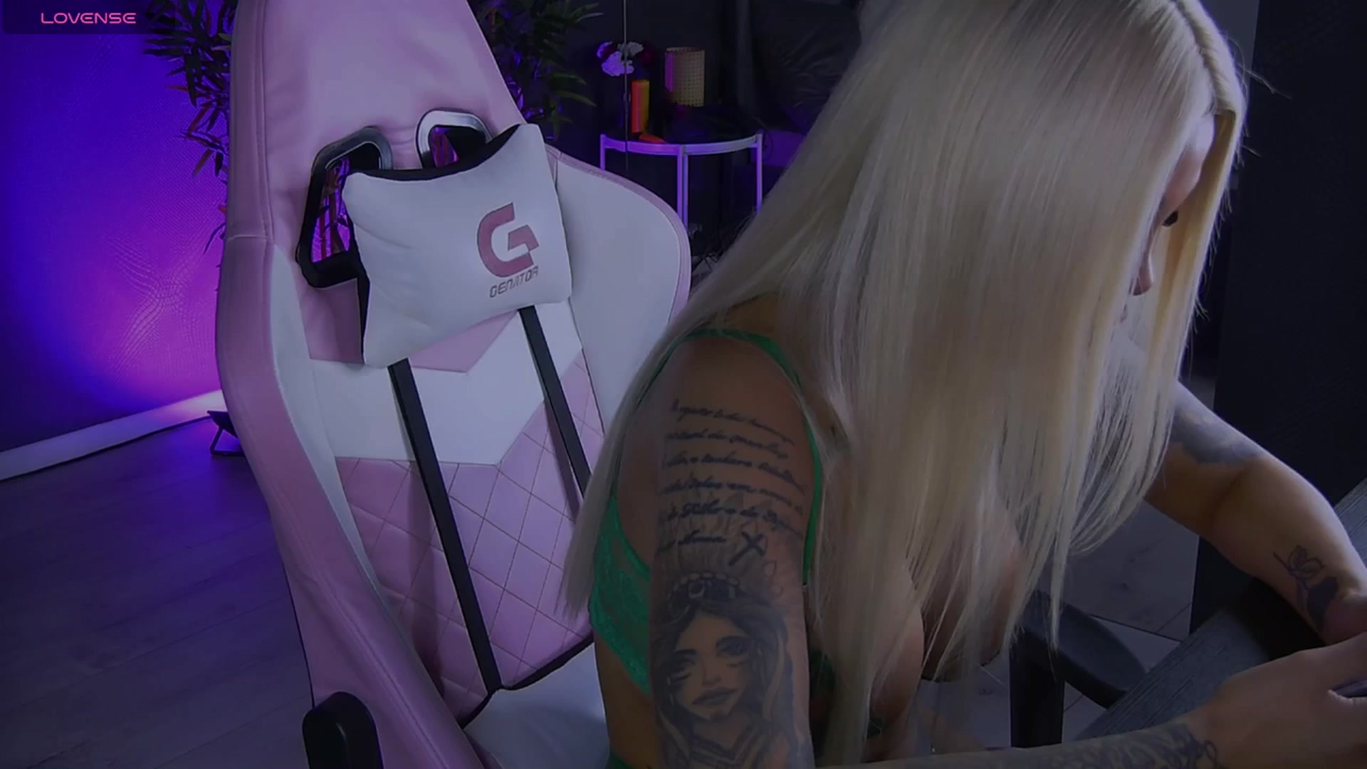Gallery image thumbnail from Shayblonde's myfreecams stream on, 12/23/2024, 23:51 image 7 of 20