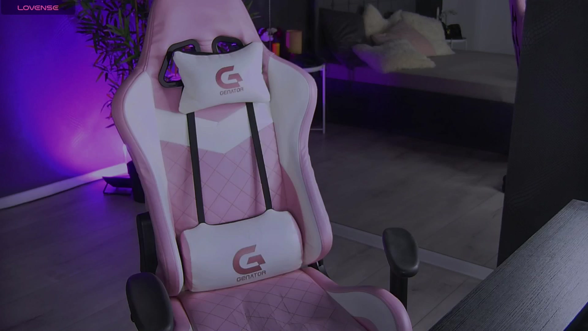 Gallery image thumbnail from Shayblonde's myfreecams stream on, 12/23/2024, 23:51 image 14 of 20