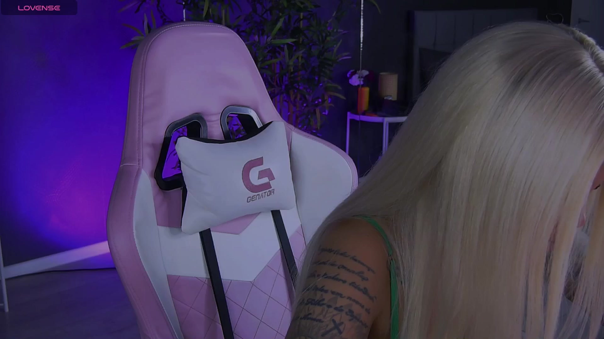 Gallery image thumbnail from Shayblonde's myfreecams stream on, 12/24/2024, 01:52 image 9 of 20