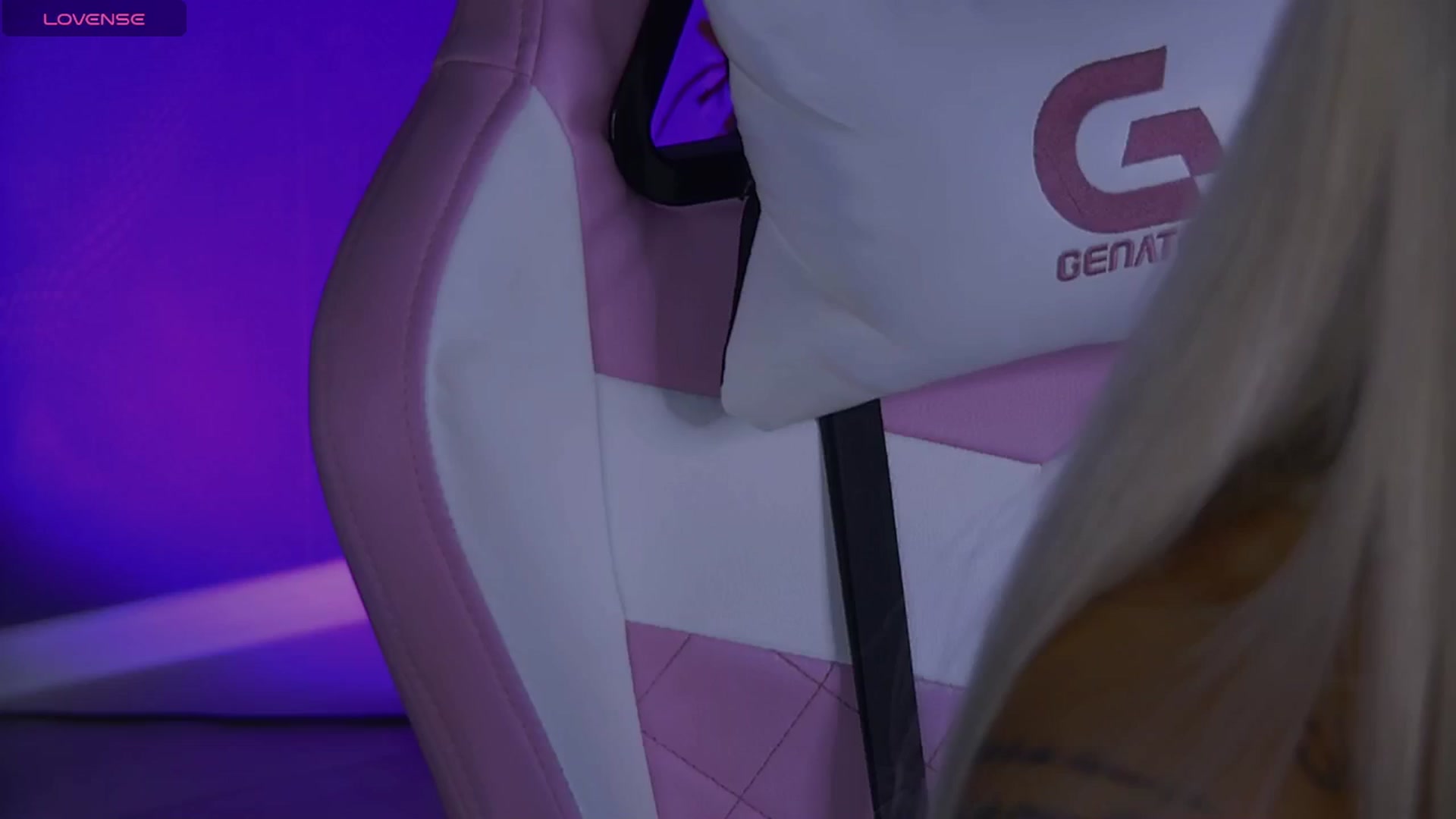Gallery image thumbnail from Shayblonde's myfreecams stream on, 12/24/2024, 02:40 image 3 of 20
