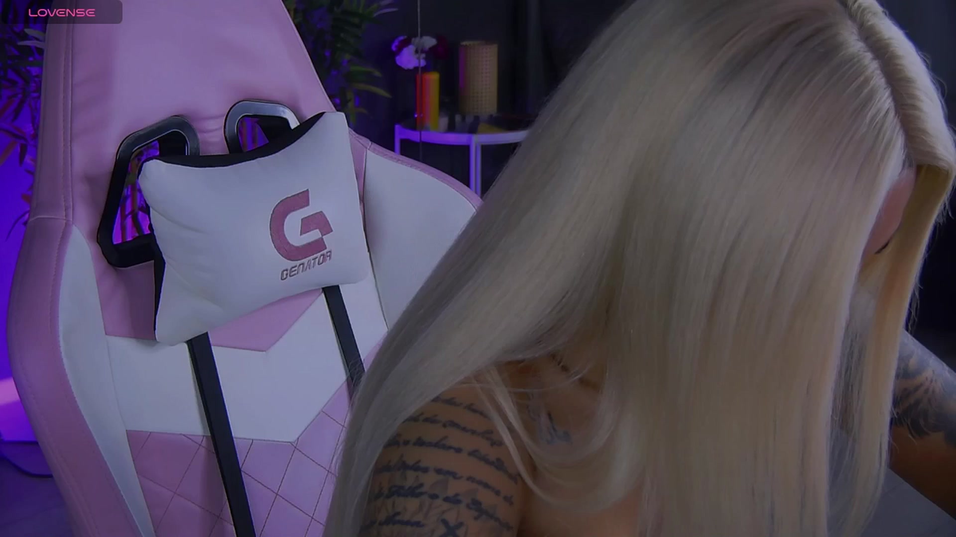 Gallery image thumbnail from Shayblonde's myfreecams stream on, 12/25/2024, 24:10 image 2 of 20