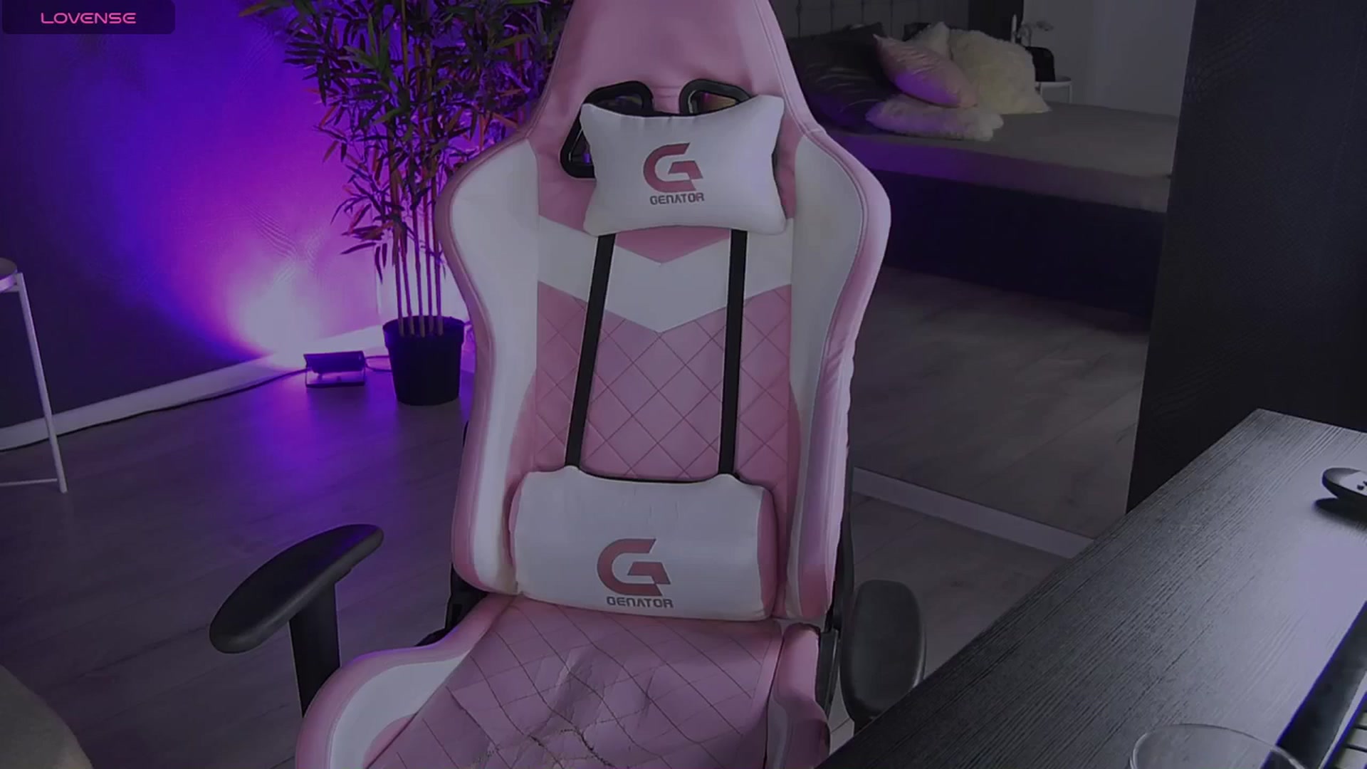 Gallery image thumbnail from Shayblonde's myfreecams stream on, 12/25/2024, 23:53 image 4 of 20