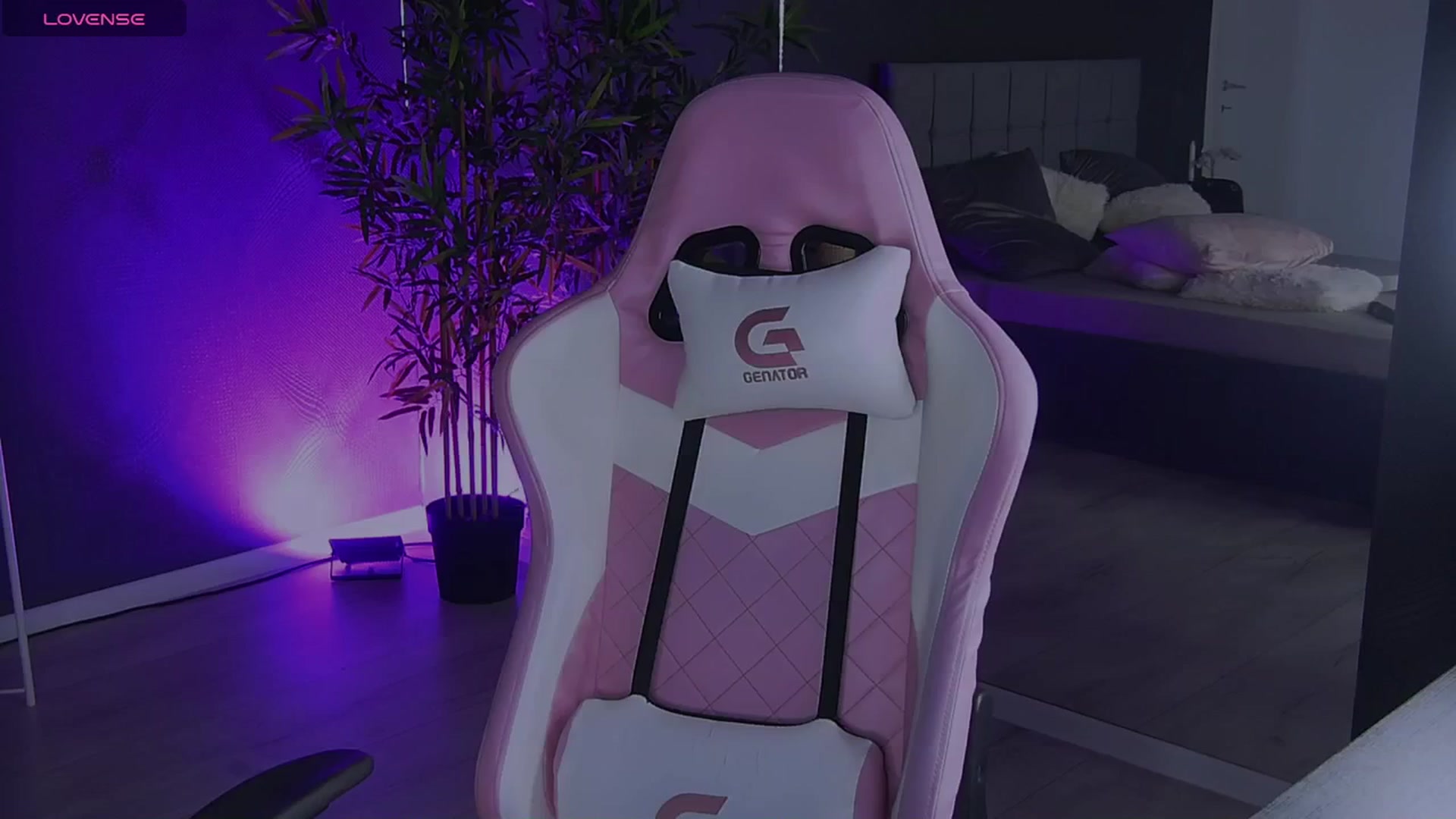 Gallery image thumbnail from Shayblonde's myfreecams stream on, 12/26/2024, 03:05 image 10 of 20