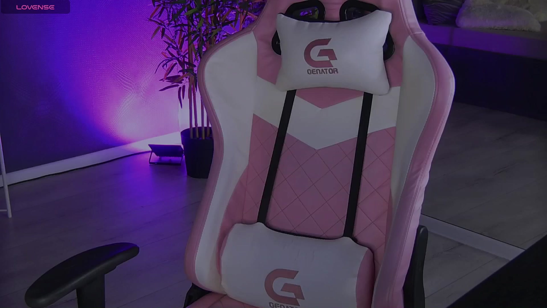 Gallery image thumbnail from Shayblonde's myfreecams stream on, 12/30/2024, 24:32 image 8 of 20